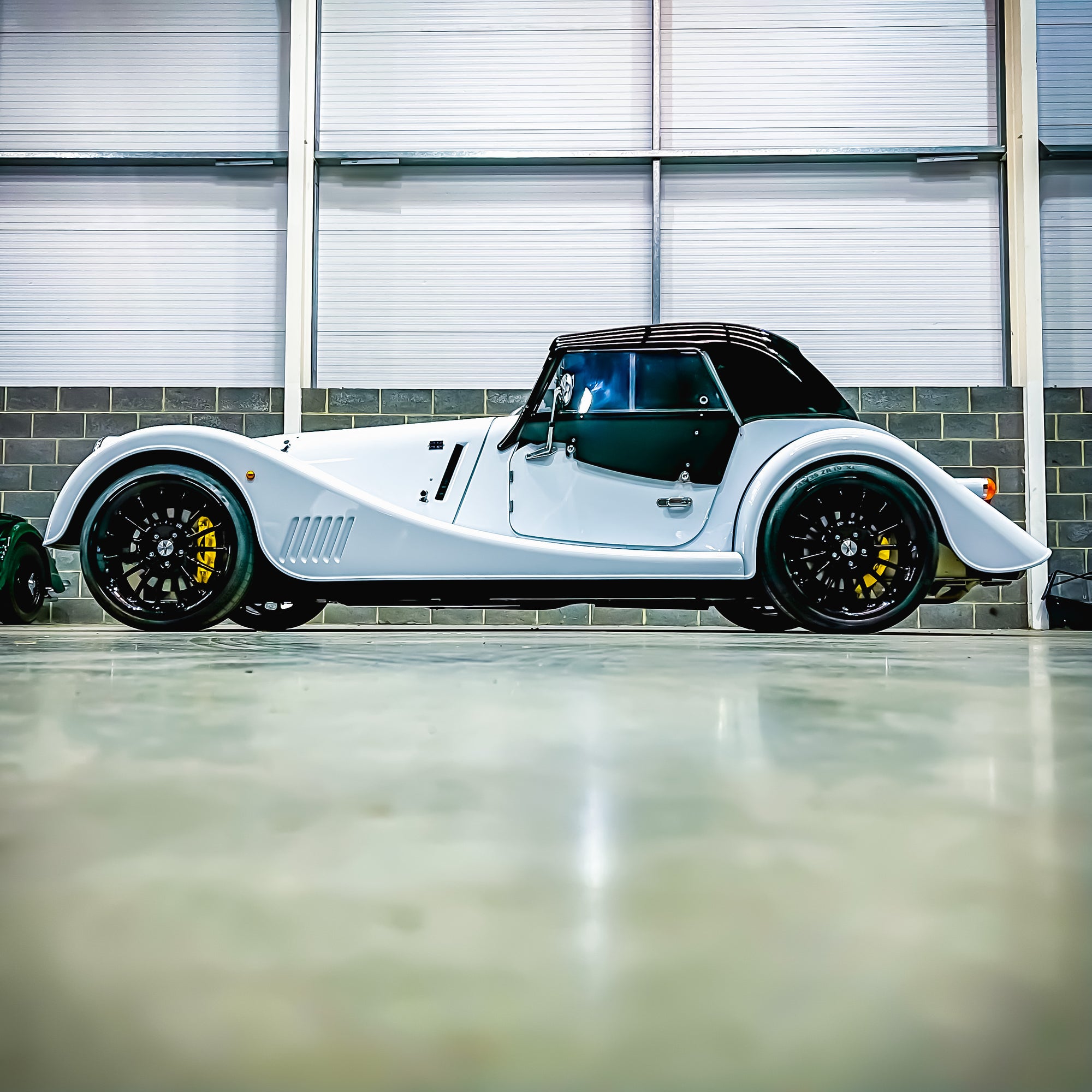 SOLD - Morgan Plus Six Touring 6 Cyl. 3.0 Twin Scroll Turbo - Chevron White Metallic