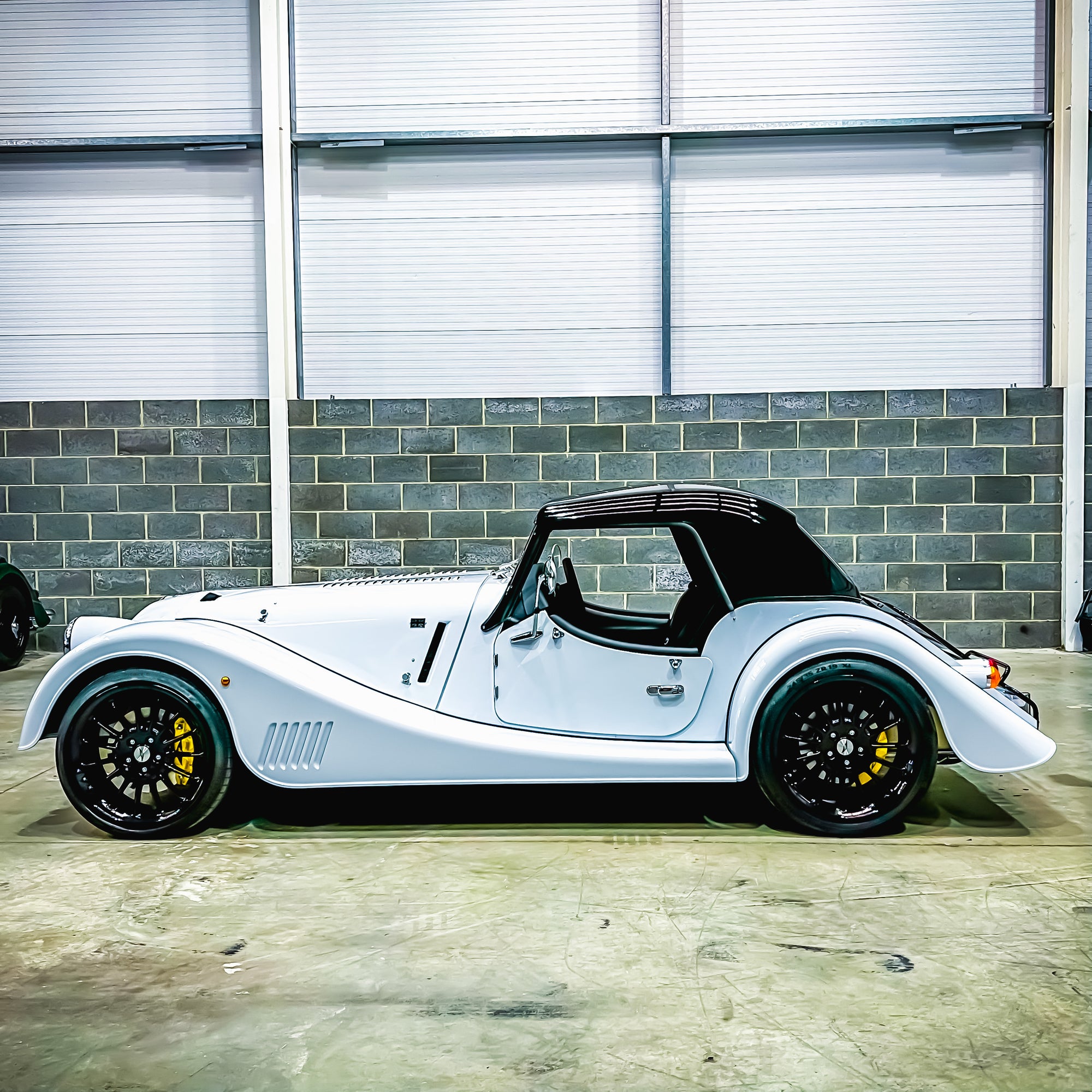 SOLD - Morgan Plus Six Touring 6 Cyl. 3.0 Twin Scroll Turbo - Chevron White Metallic