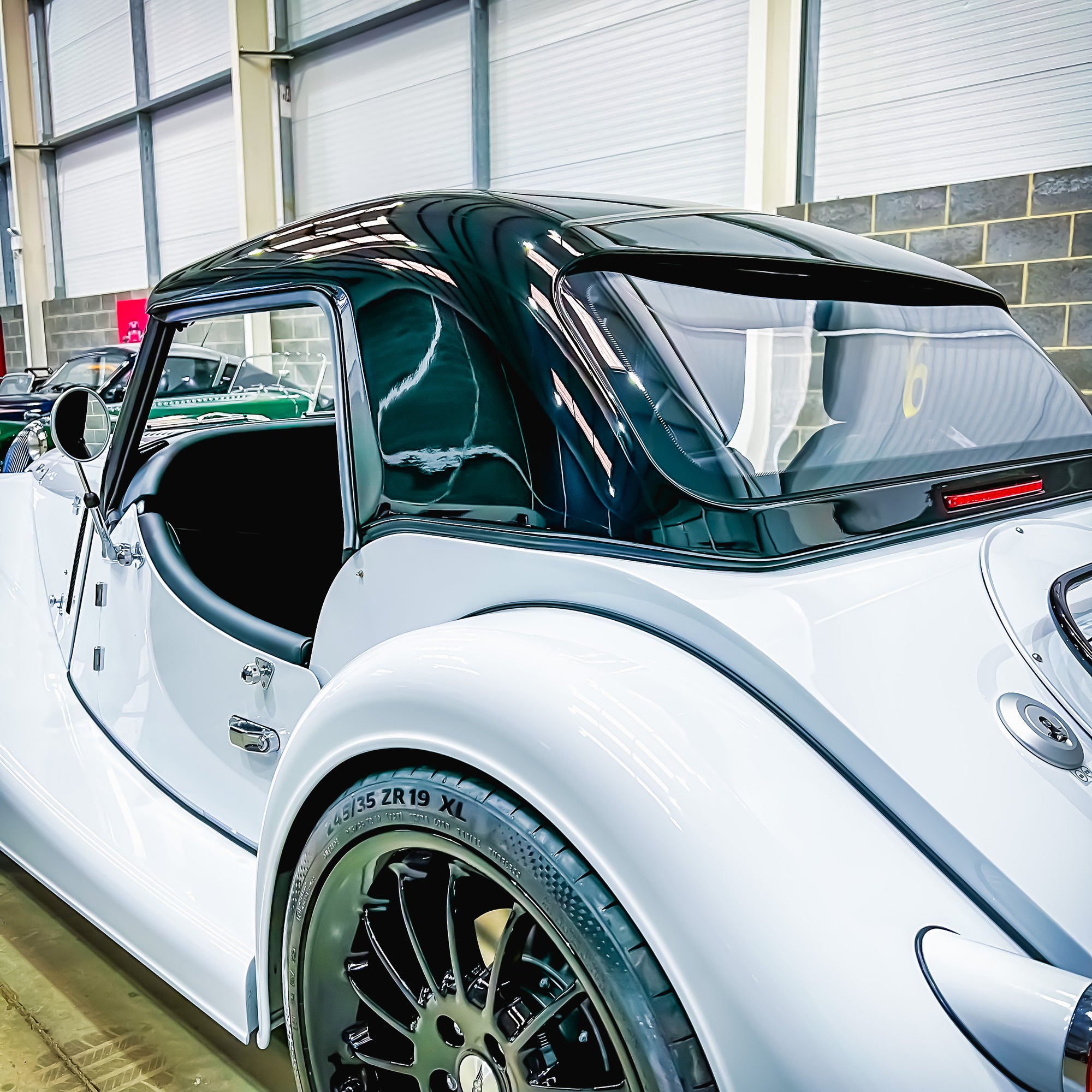 SOLD - Morgan Plus Six Touring 6 Cyl. 3.0 Twin Scroll Turbo - Chevron White Metallic