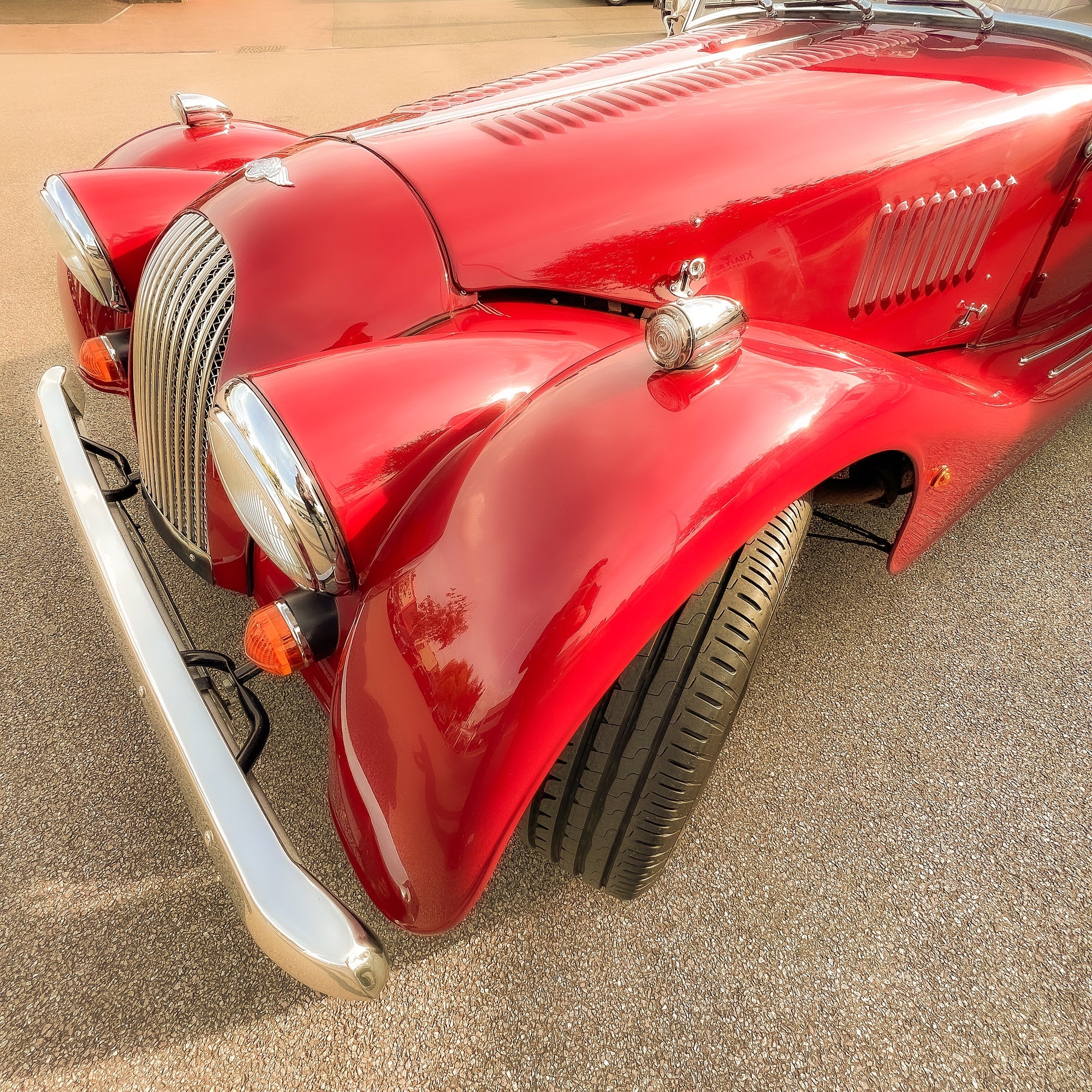 Morgan Plus 4 2.0 16v - Classic Morgan Anniversary Red