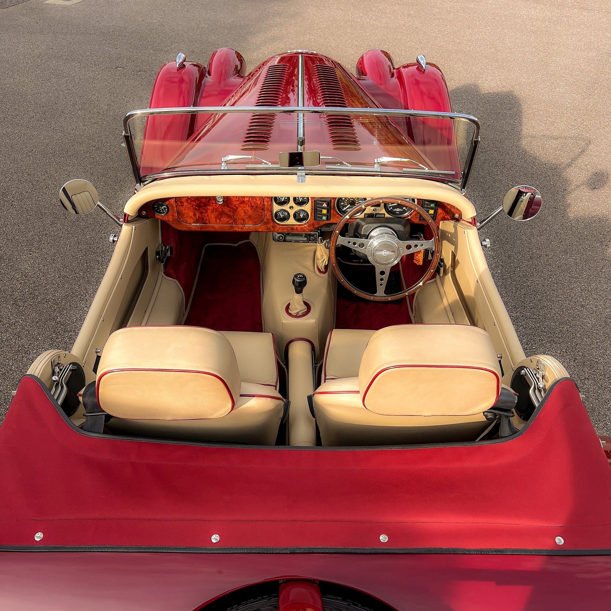 Morgan Plus 4 2.0 16v - Classic Morgan Anniversary Red