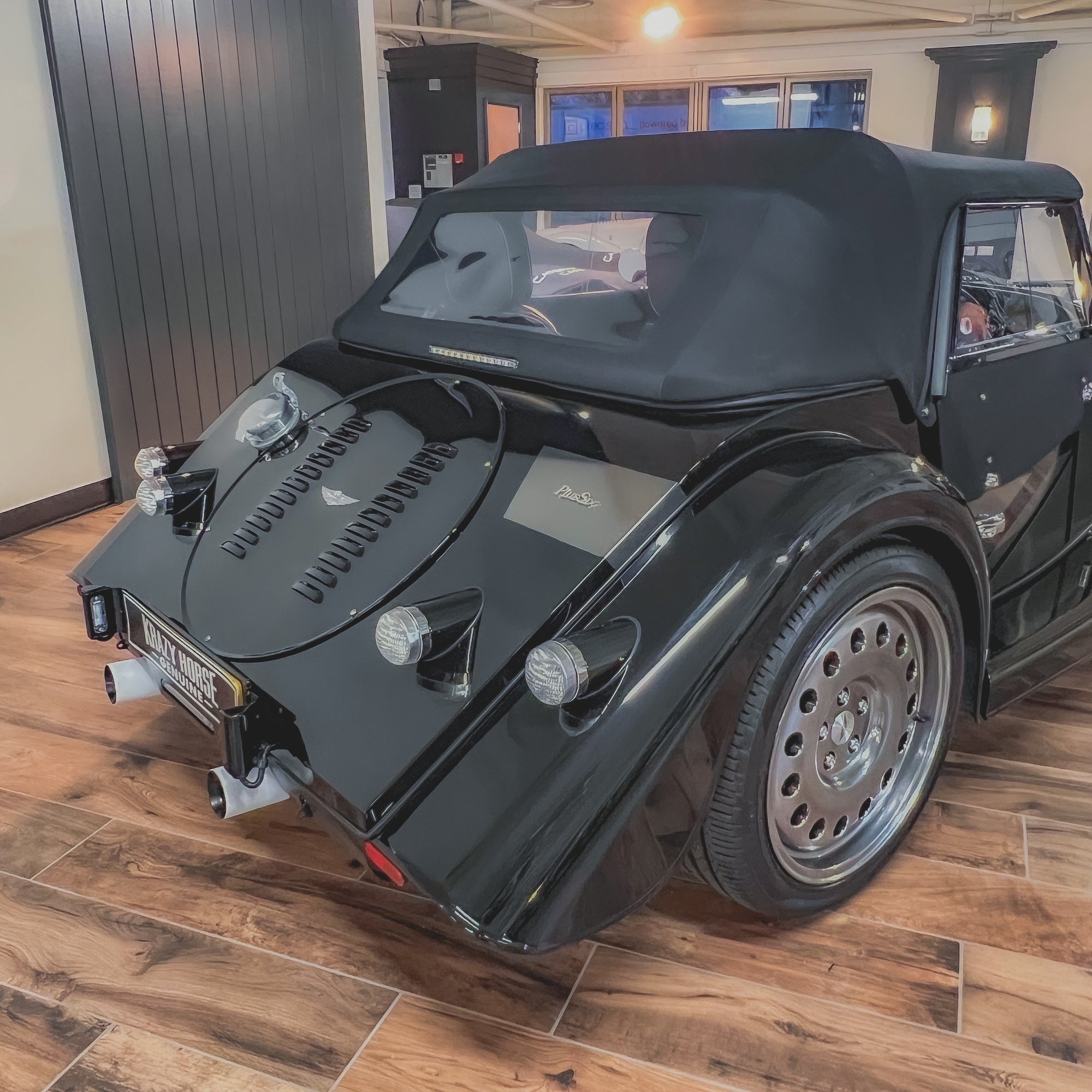 Morgan Plus Six Shadow - Mythos Black Pearlescent