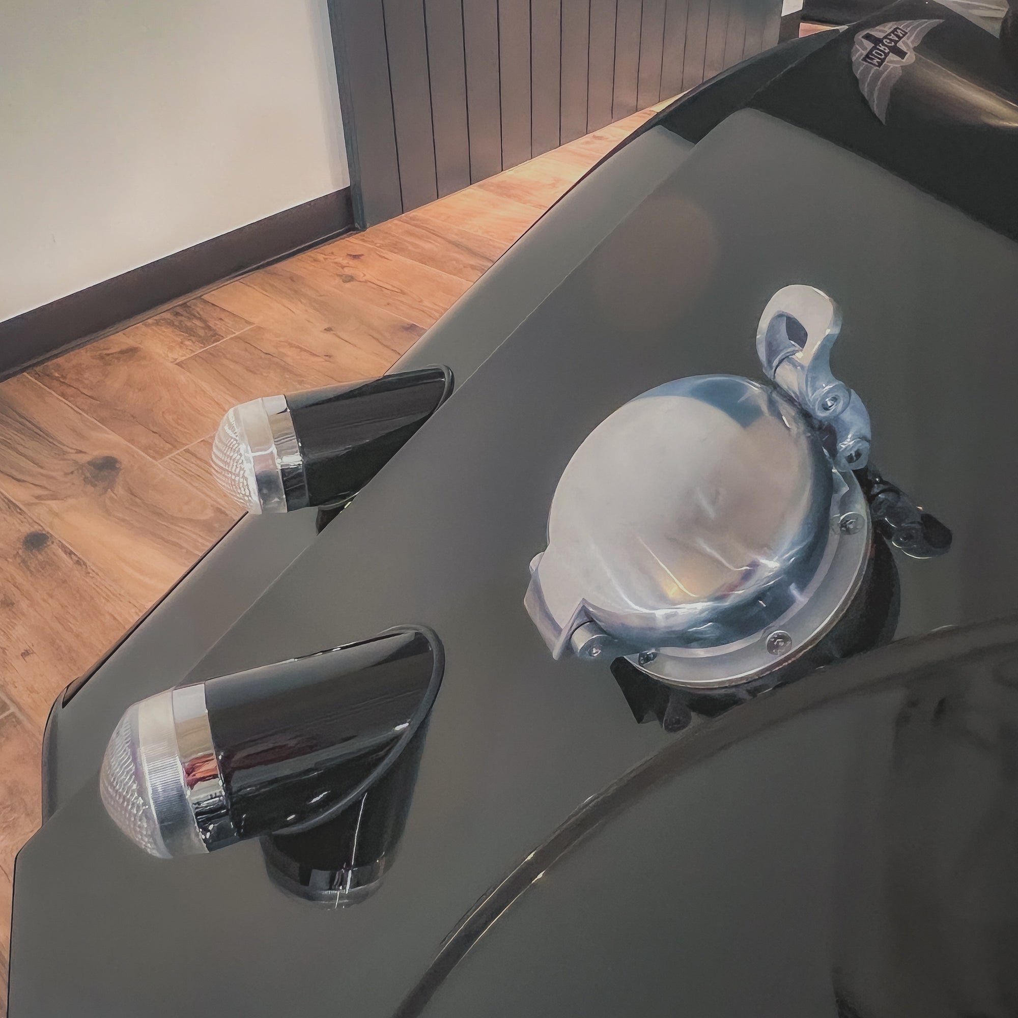 Morgan Plus Six Shadow - Mythos Black Pearlescent