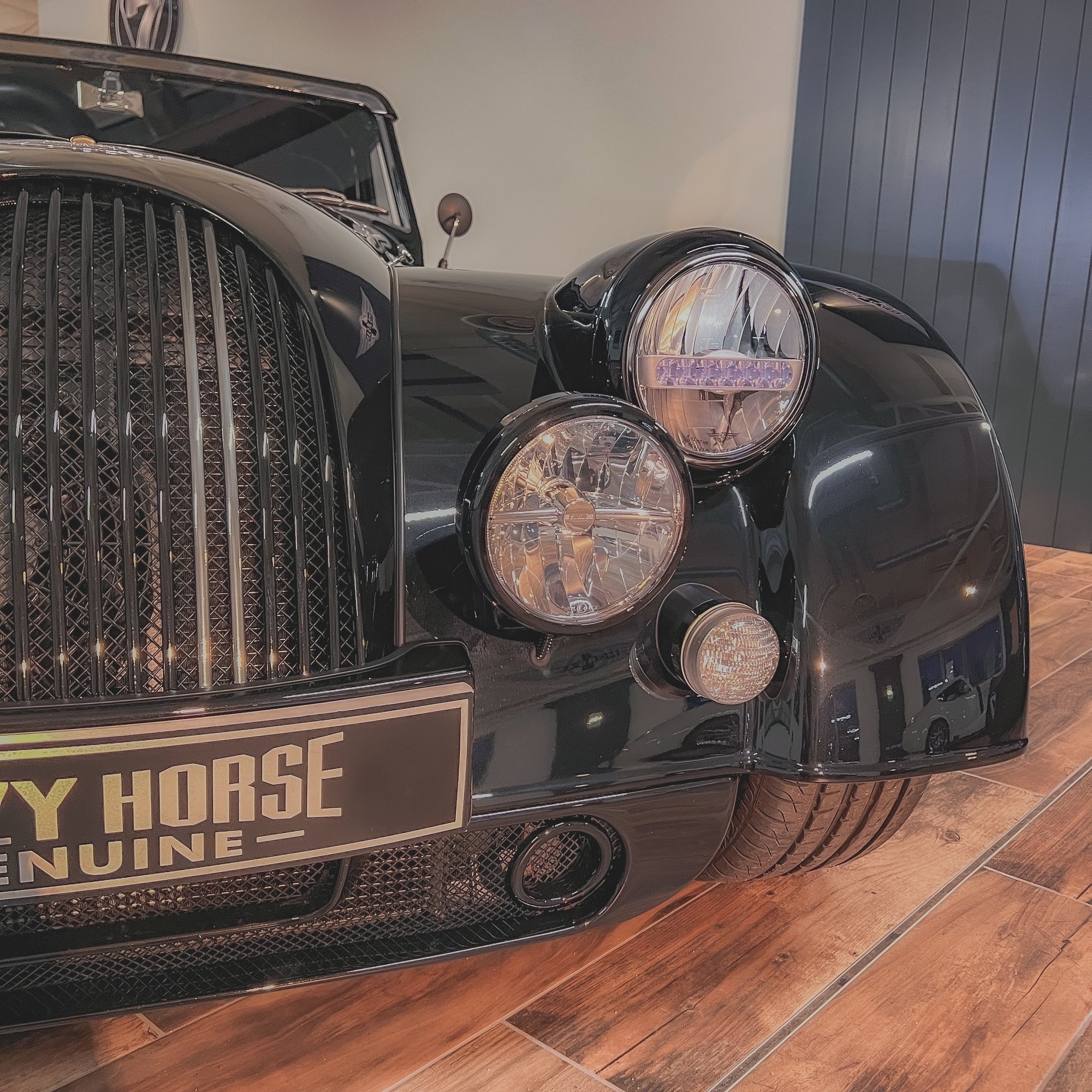 Morgan Plus Six Shadow - Mythos Black Pearlescent