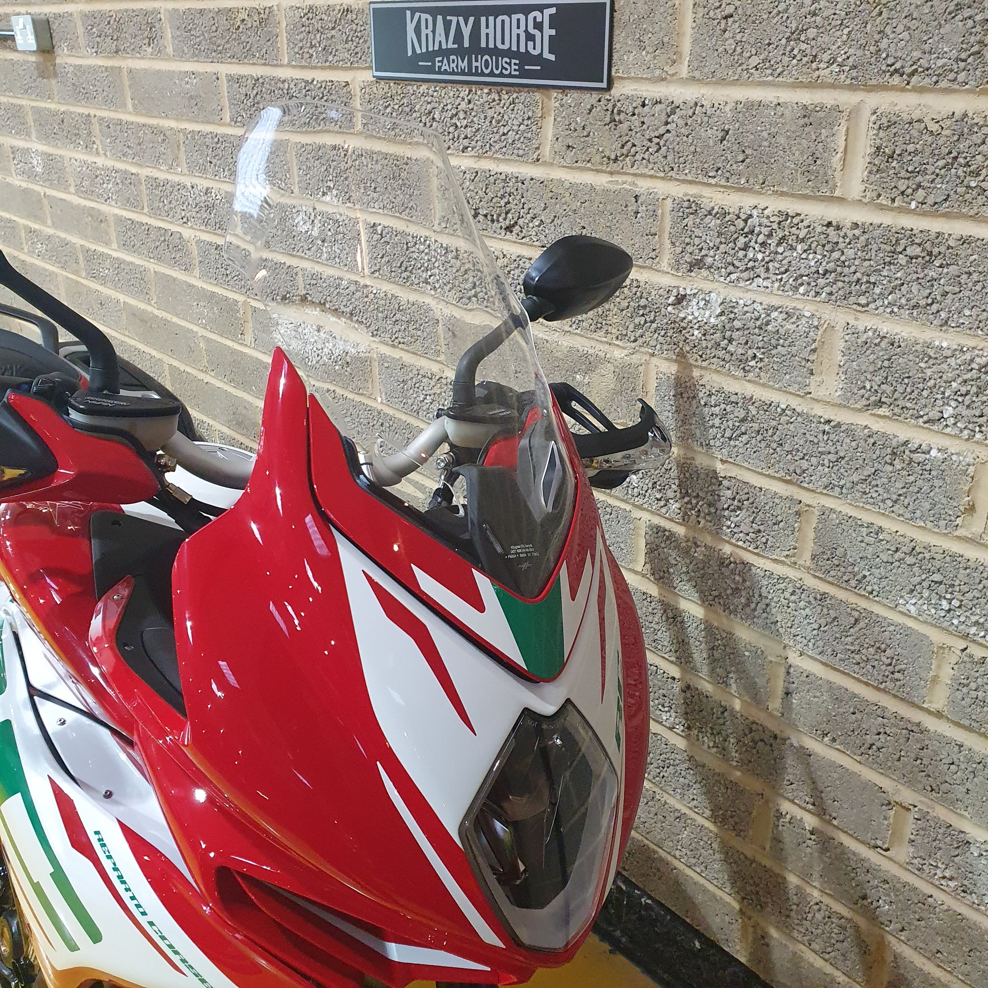 MV Agusta Turismo Veloce RC SCS - RC Pearl White/ Ago Red/Emerald Green