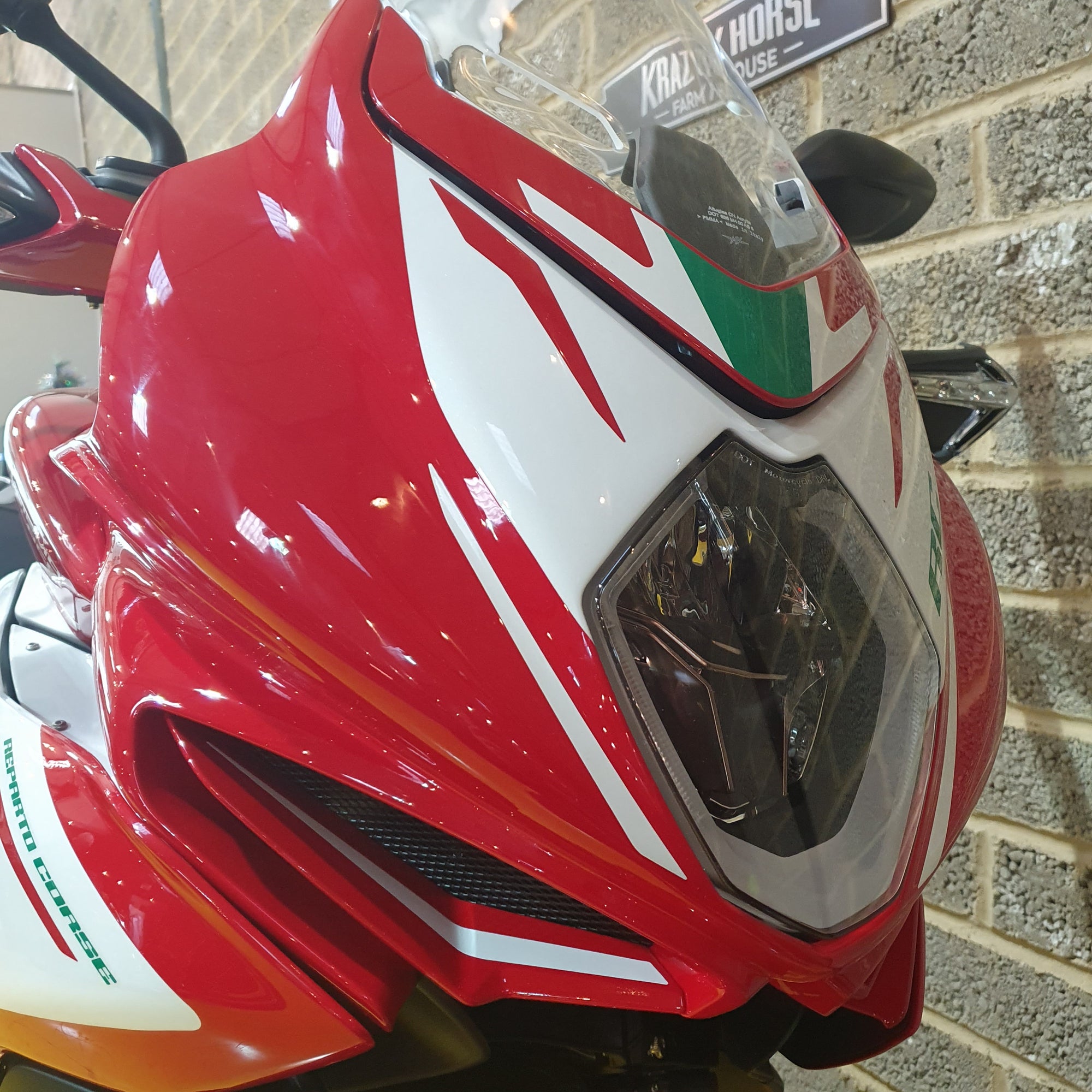 MV Agusta Turismo Veloce RC SCS - RC Pearl White/ Ago Red/Emerald Green