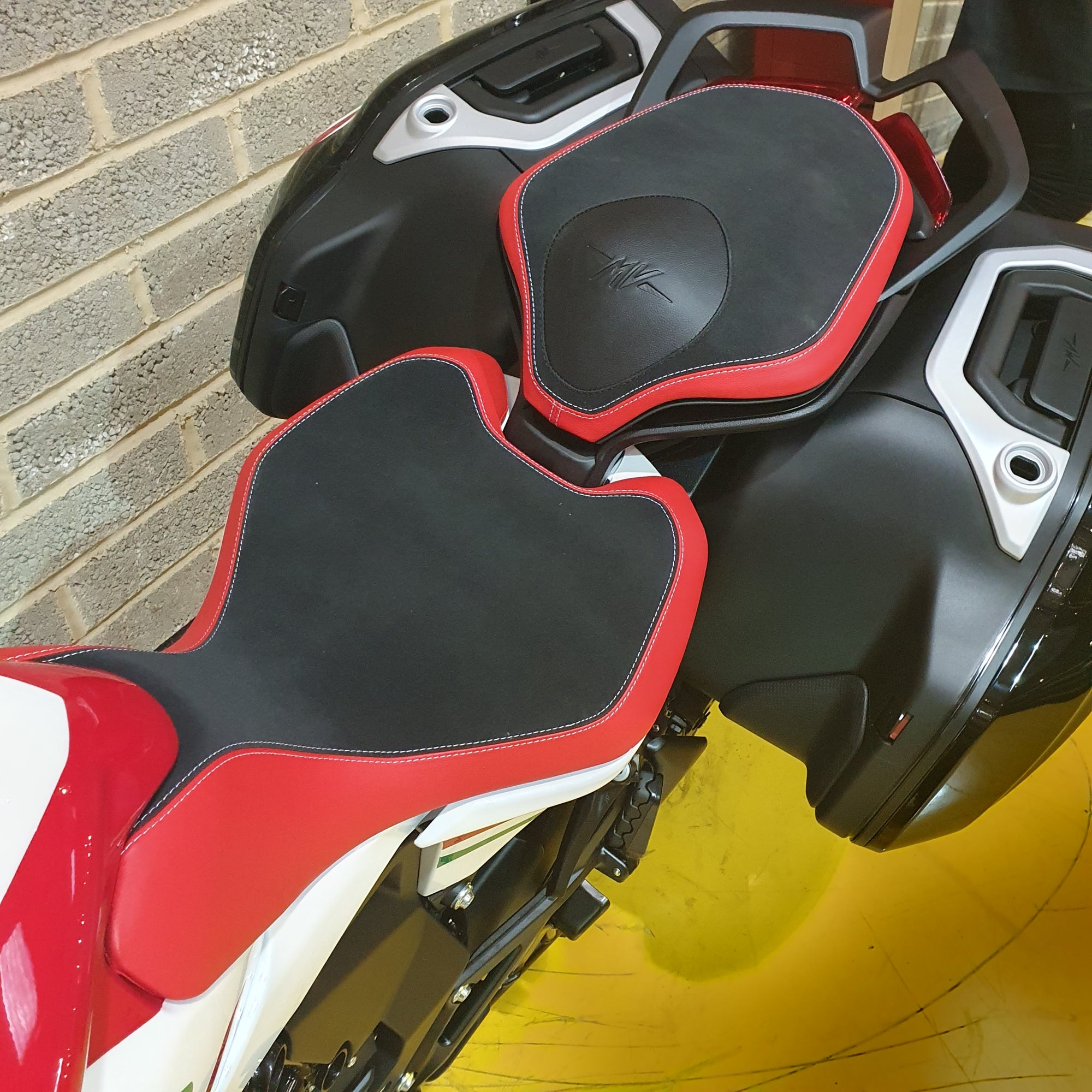 MV Agusta Turismo Veloce RC SCS - RC Pearl White/ Ago Red/Emerald Green