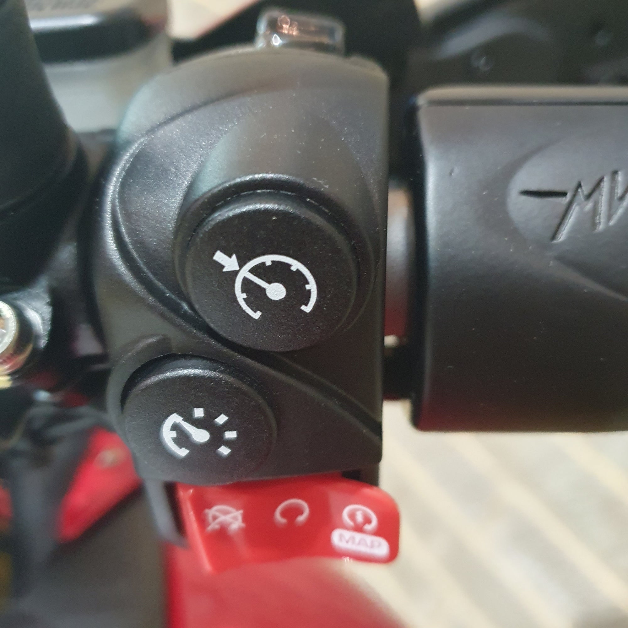 MV Agusta Turismo Veloce RC SCS - RC Pearl White/ Ago Red/Emerald Green