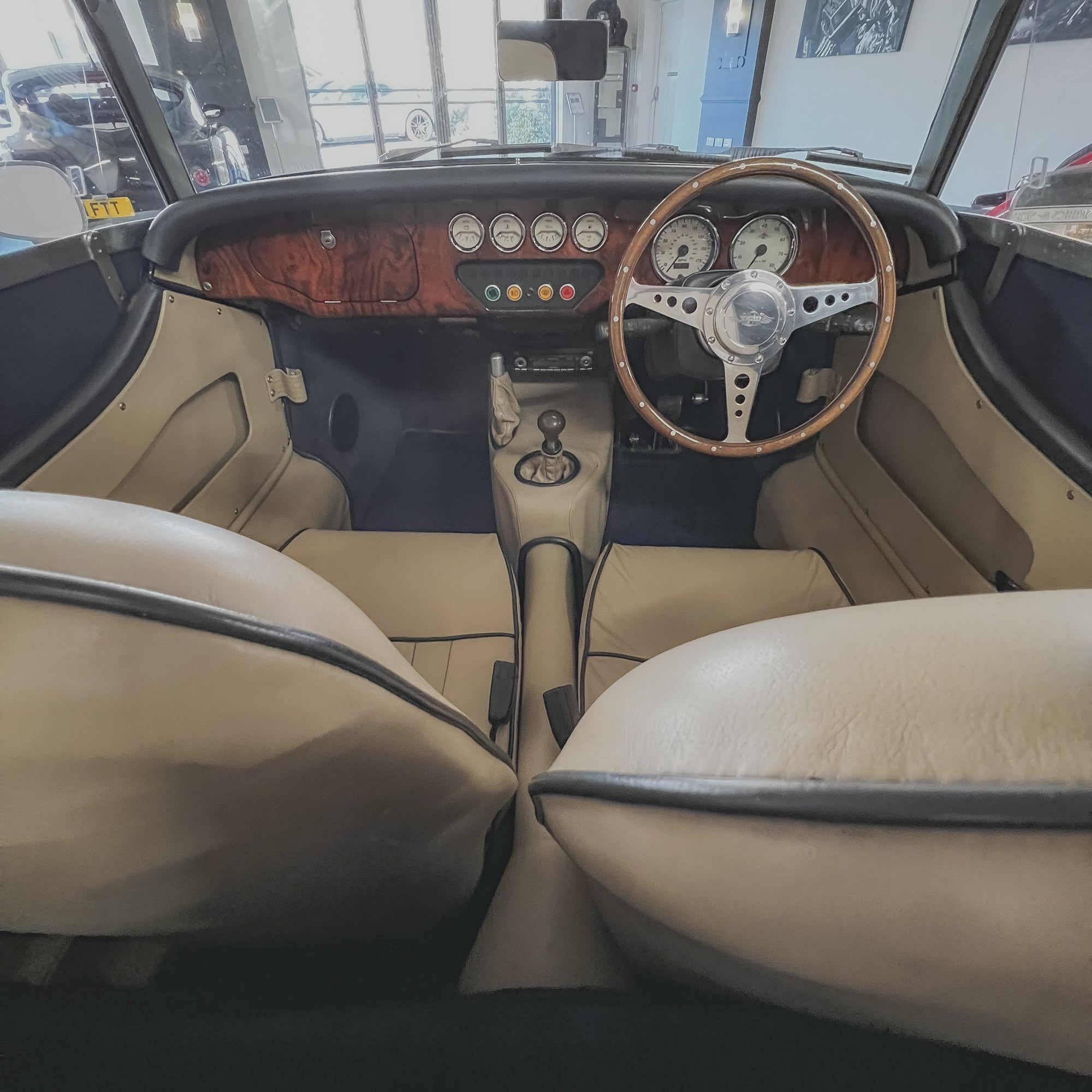 Morgan 4/4 1.8 Twin Cam 16v Ford Z-tec - Morgan Classic Indigo Blue