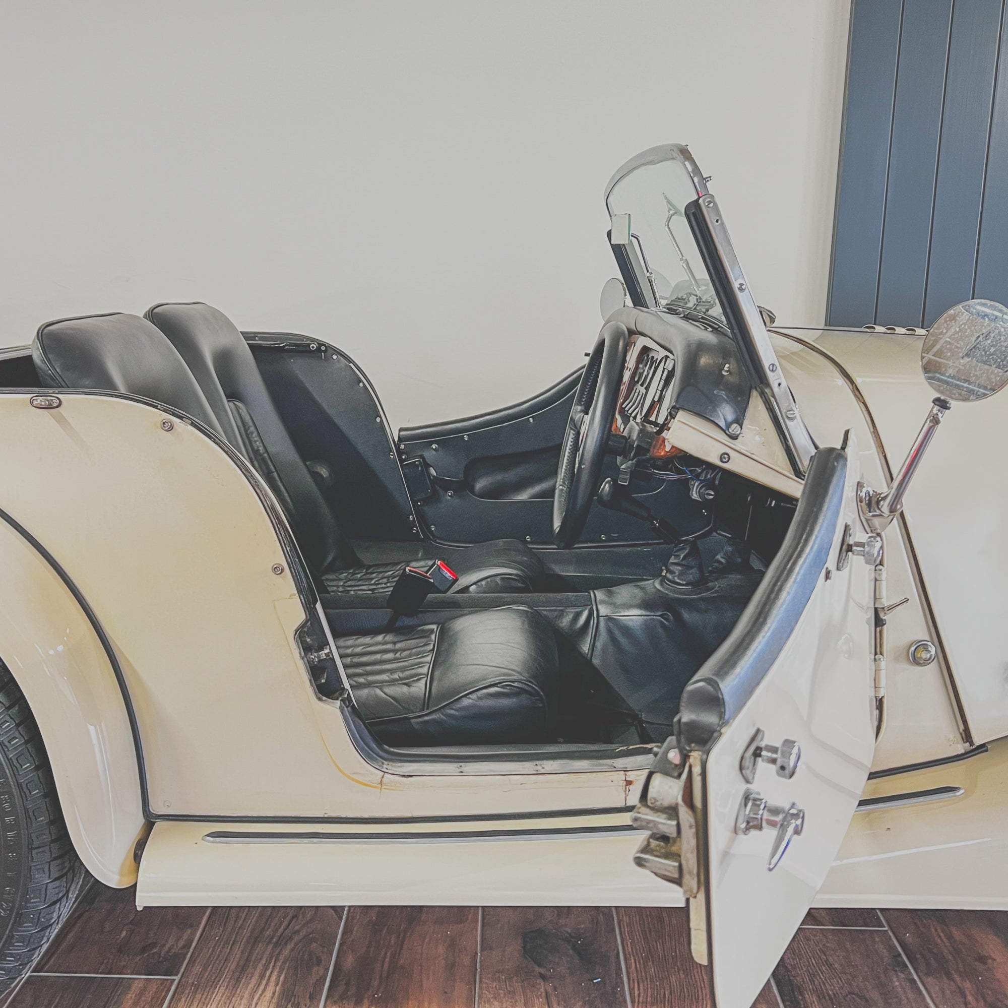 Morgan 4/4 1.6 Ford - Morgan Classic Old English White