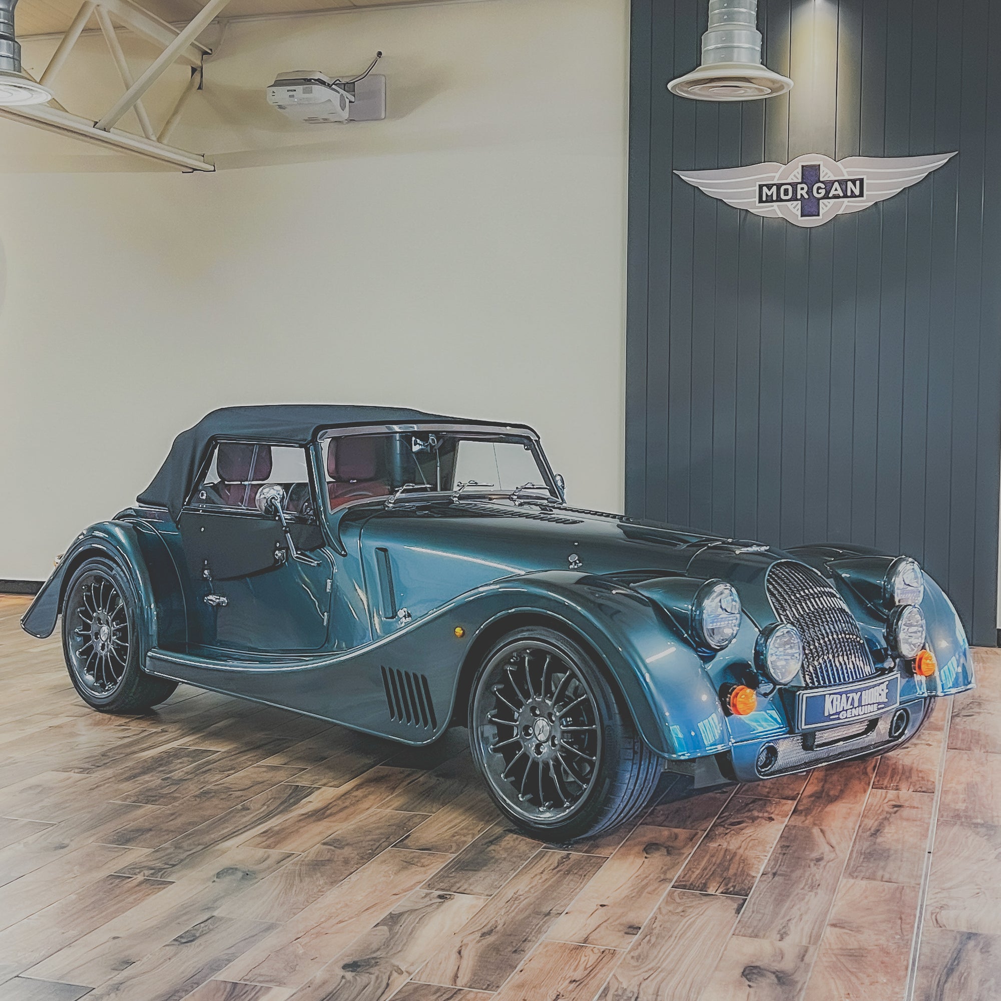SOLD - Morgan Plus Six 3.0 Automatic - Classic Porsche Adventure Green pearlescent
