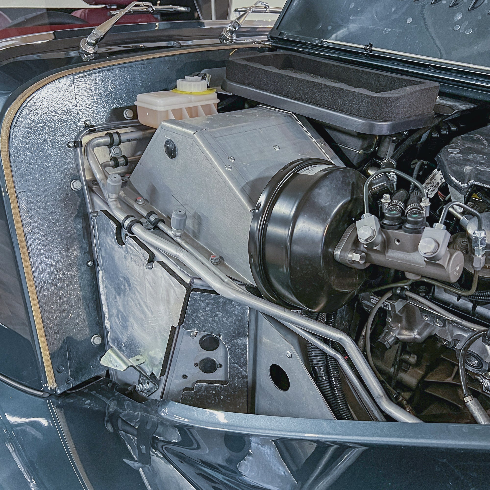 SOLD - Morgan Plus Six 3.0 Automatic - Classic Porsche Adventure Green pearlescent