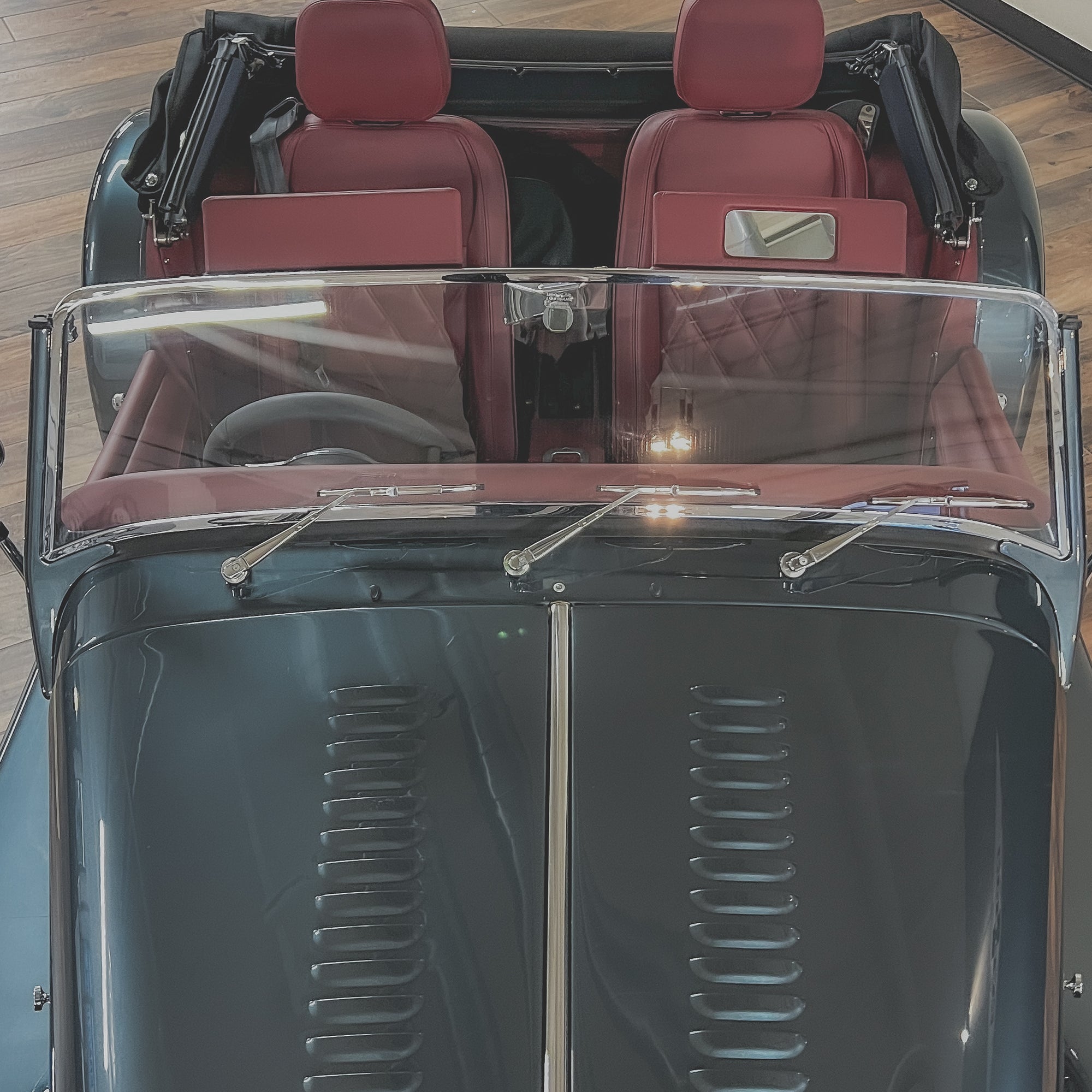 SOLD - Morgan Plus Six 3.0 Automatic - Classic Porsche Adventure Green pearlescent