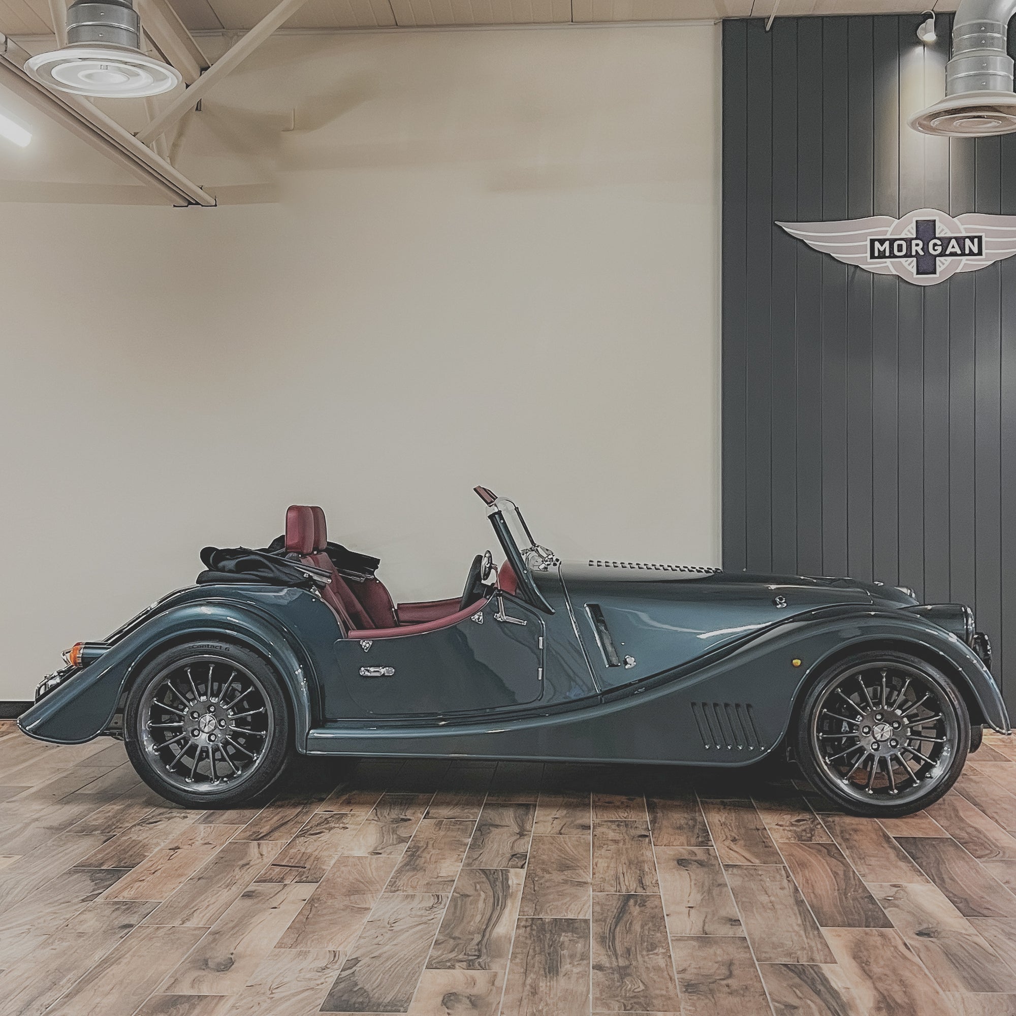SOLD - Morgan Plus Six 3.0 Automatic - Classic Porsche Adventure Green pearlescent