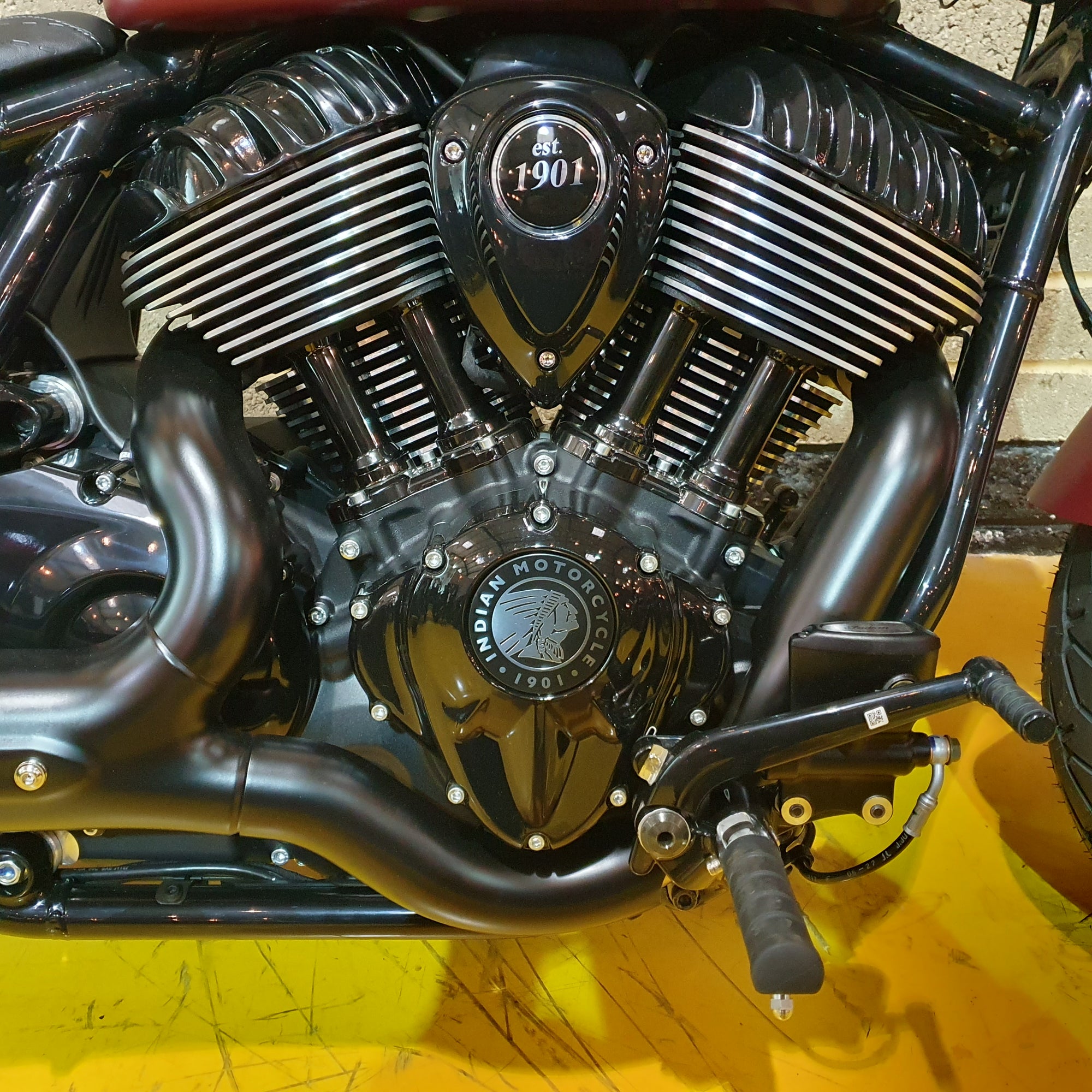 2023 Indian Chief Bobber Dark Horse ICON - Copper Smoke