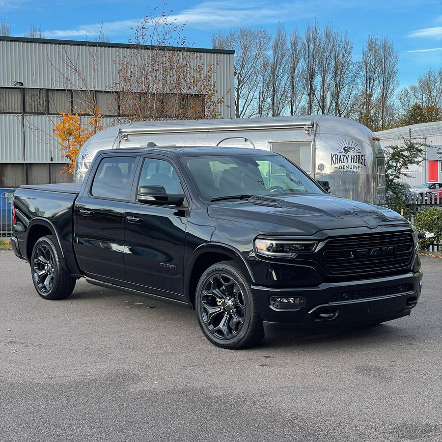 RAM 1500 LIMITED NIGHT EDITION CREW CAB - DIAMOND BLACK WITH BLACK