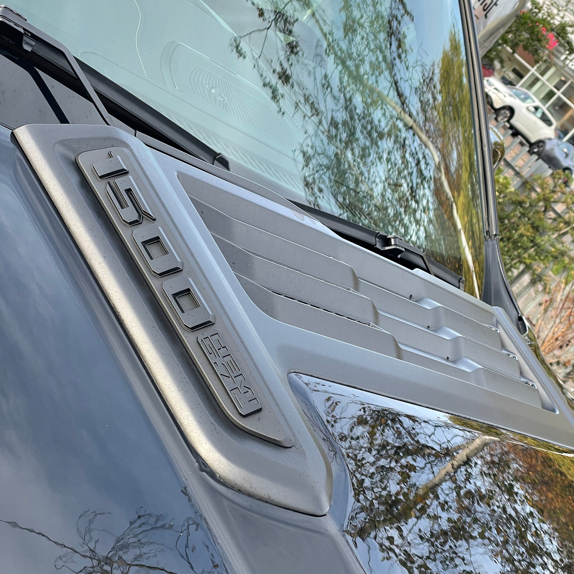 RAM 1500 LIMITED NIGHT EDITION CREW CAB - DIAMOND BLACK WITH BLACK