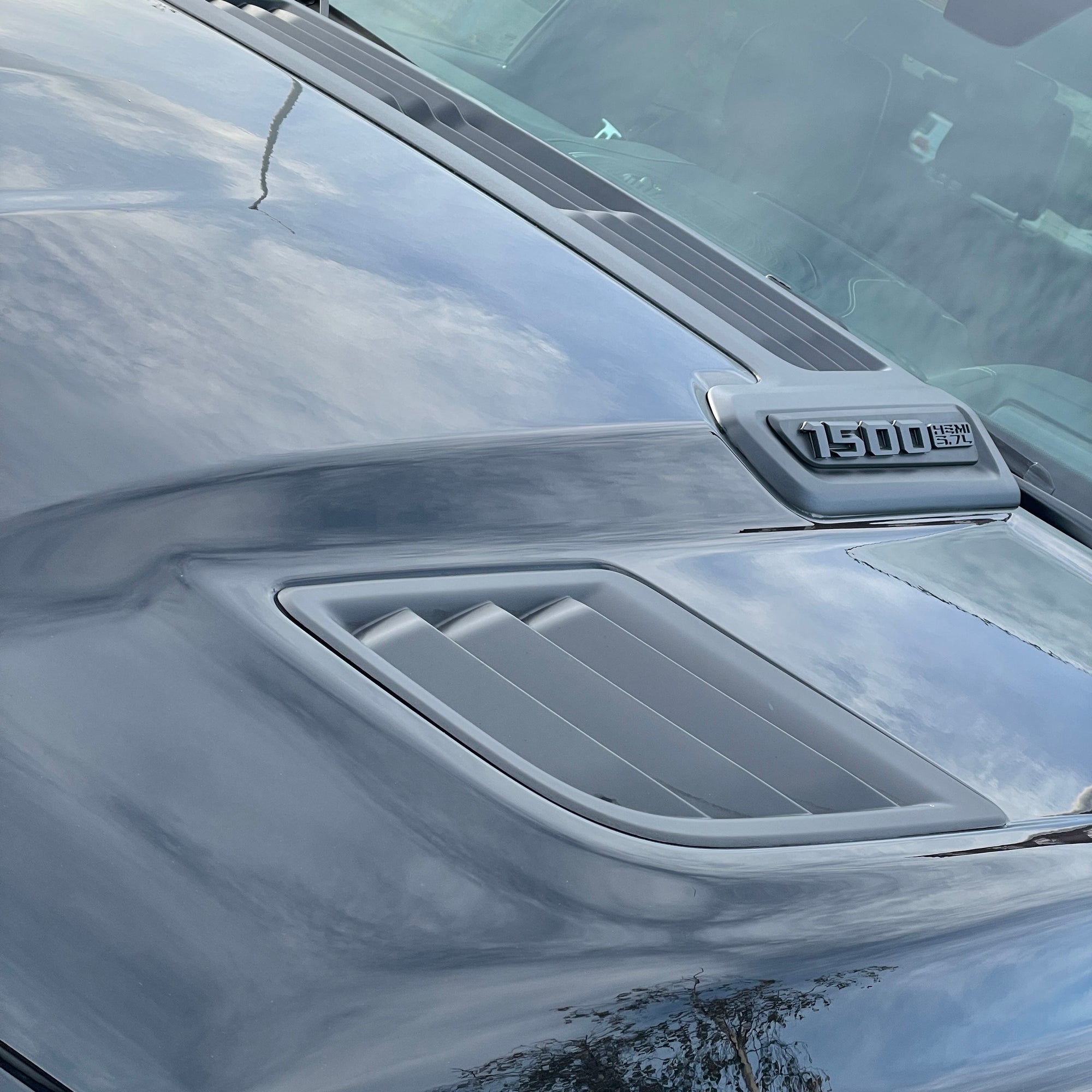 RAM 1500 LIMITED NIGHT EDITION CREW CAB - DIAMOND BLACK WITH BLACK