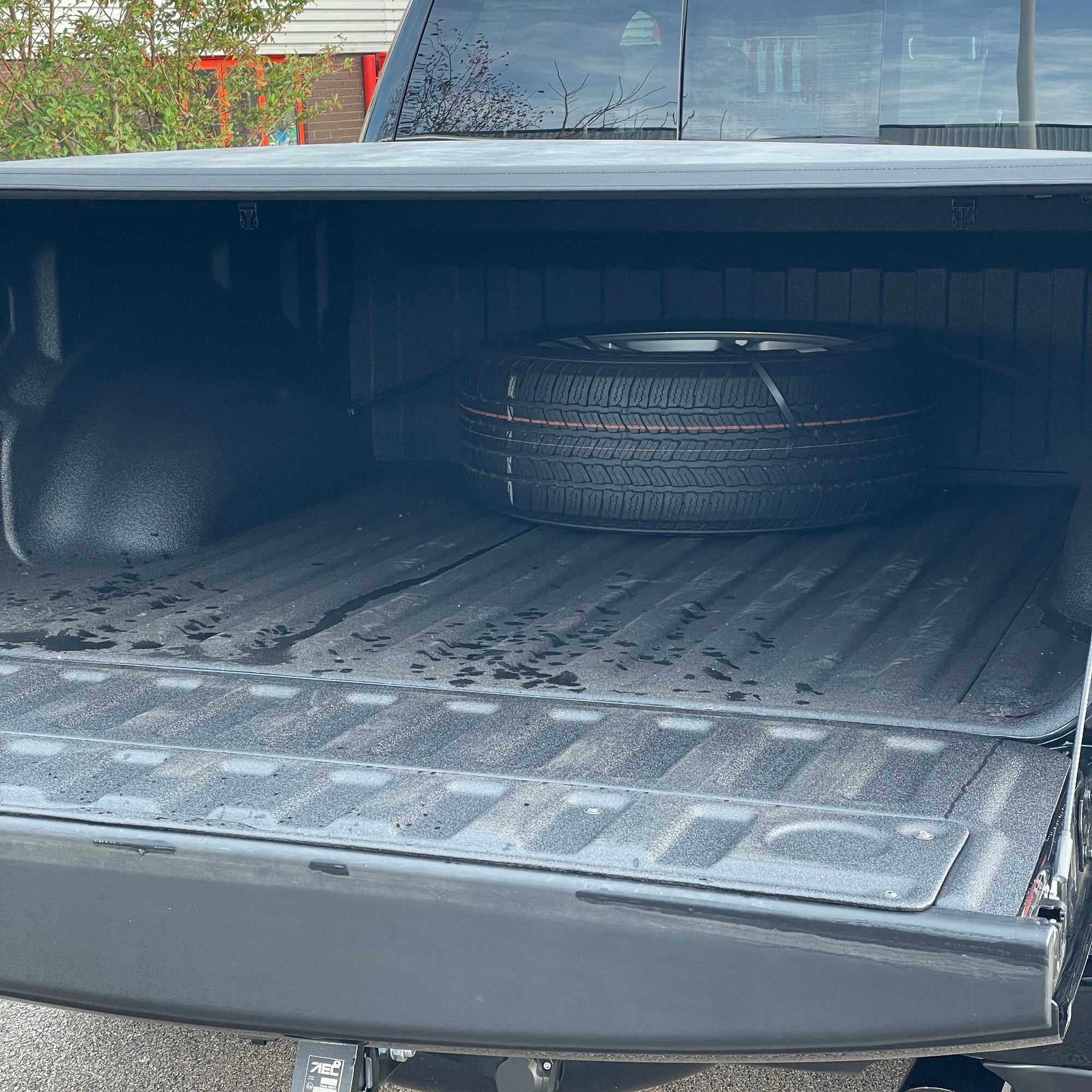 RAM 1500 LIMITED NIGHT EDITION CREW CAB - DIAMOND BLACK WITH BLACK