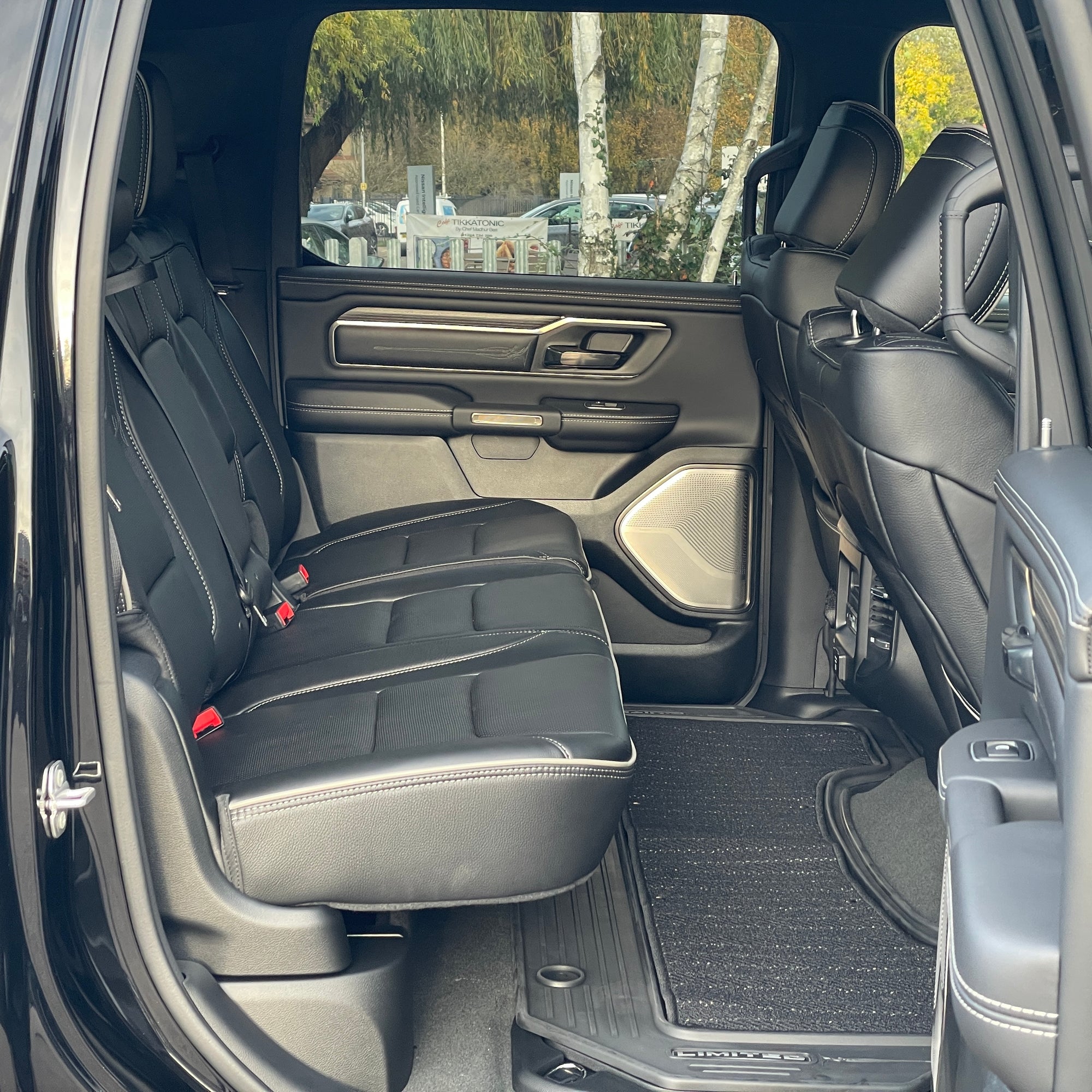 RAM 1500 LIMITED NIGHT EDITION CREW CAB - DIAMOND BLACK WITH BLACK