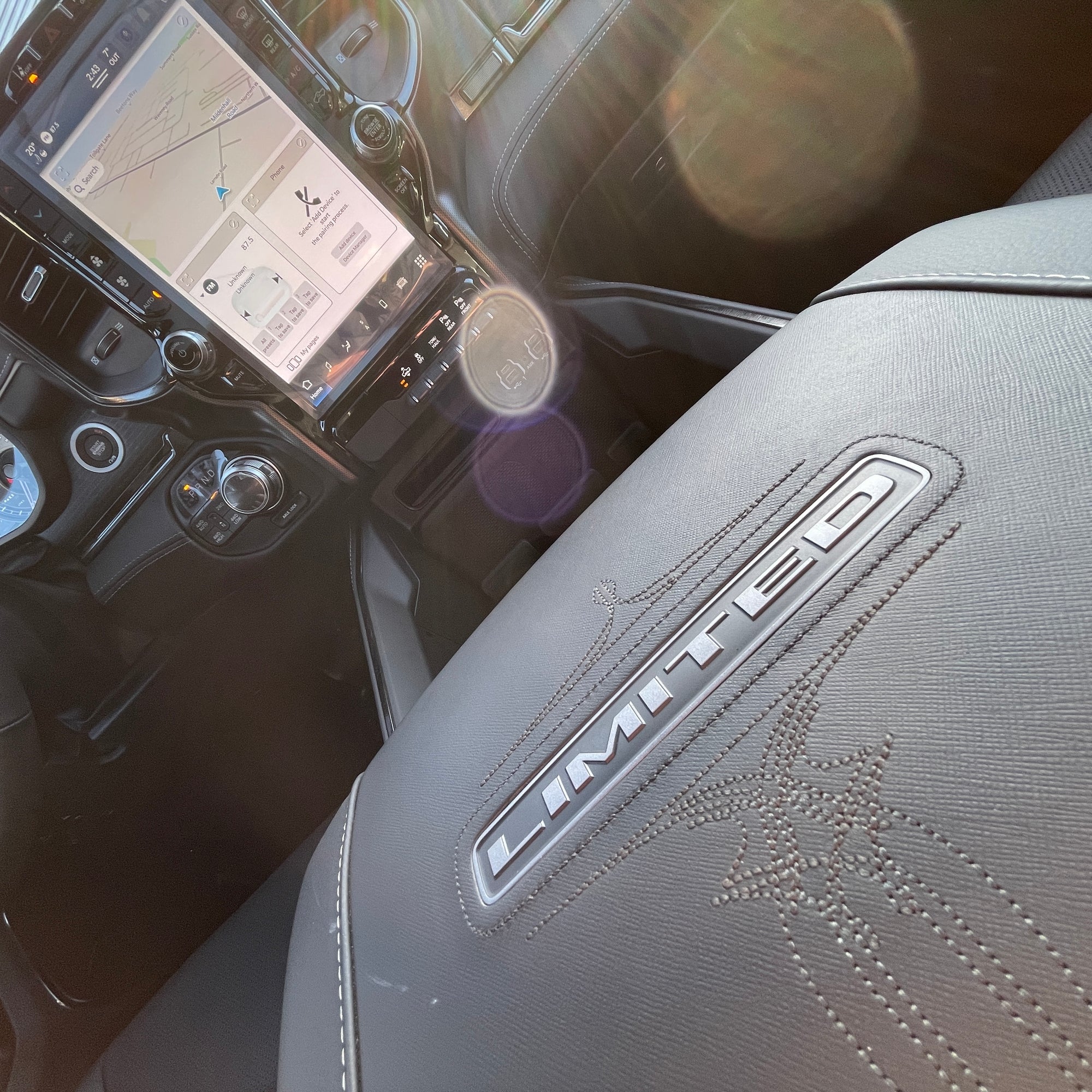 RAM 1500 LIMITED NIGHT EDITION CREW CAB - DIAMOND BLACK WITH BLACK