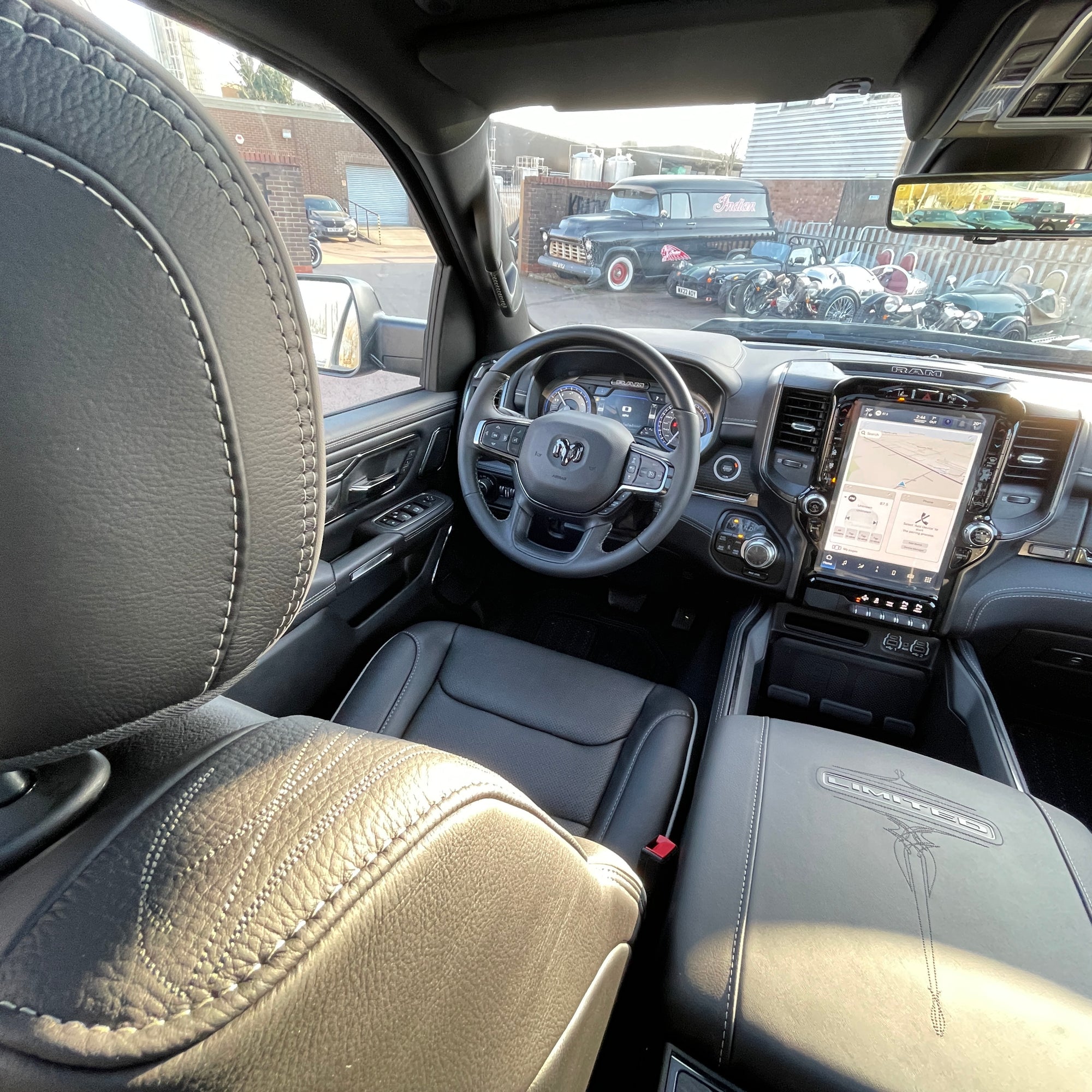 RAM 1500 LIMITED NIGHT EDITION CREW CAB - DIAMOND BLACK WITH BLACK