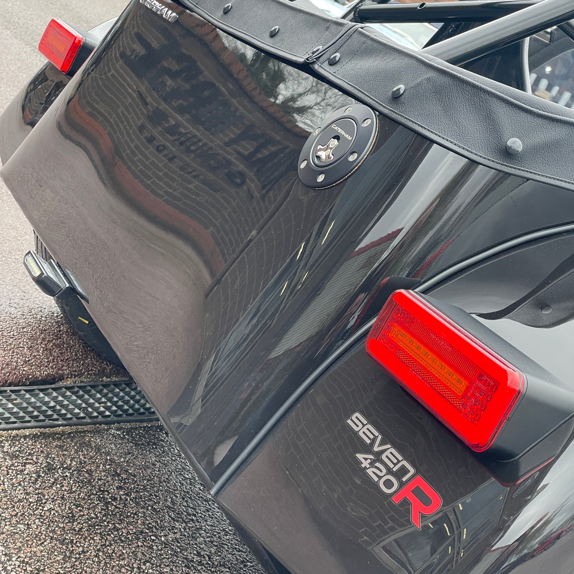 BRAND NEW UNREGISTERED CATERHAM SEVEN 420R - GRAVITY BLACK WITH BLACK