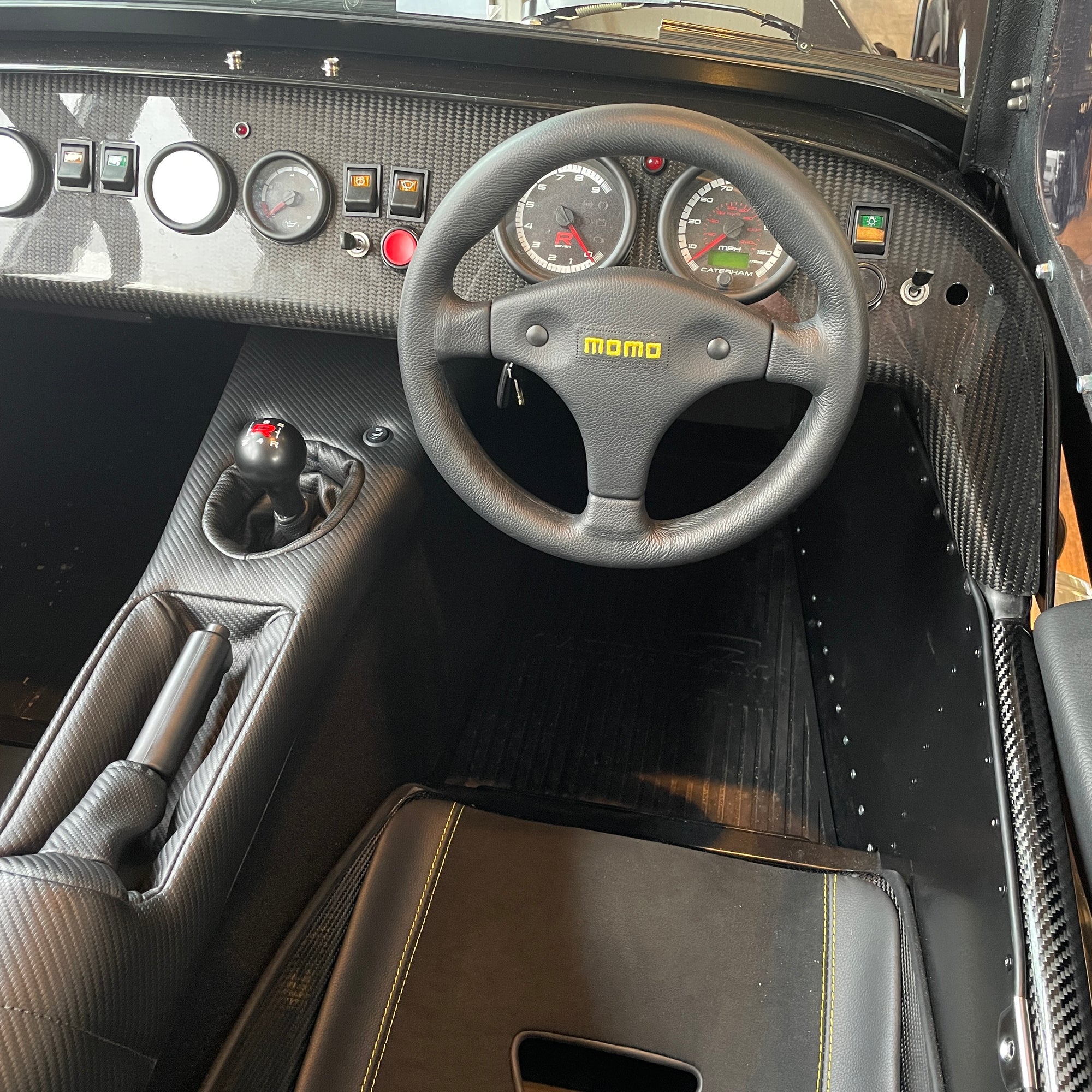 BRAND NEW UNREGISTERED CATERHAM SEVEN 420R - GRAVITY BLACK WITH BLACK