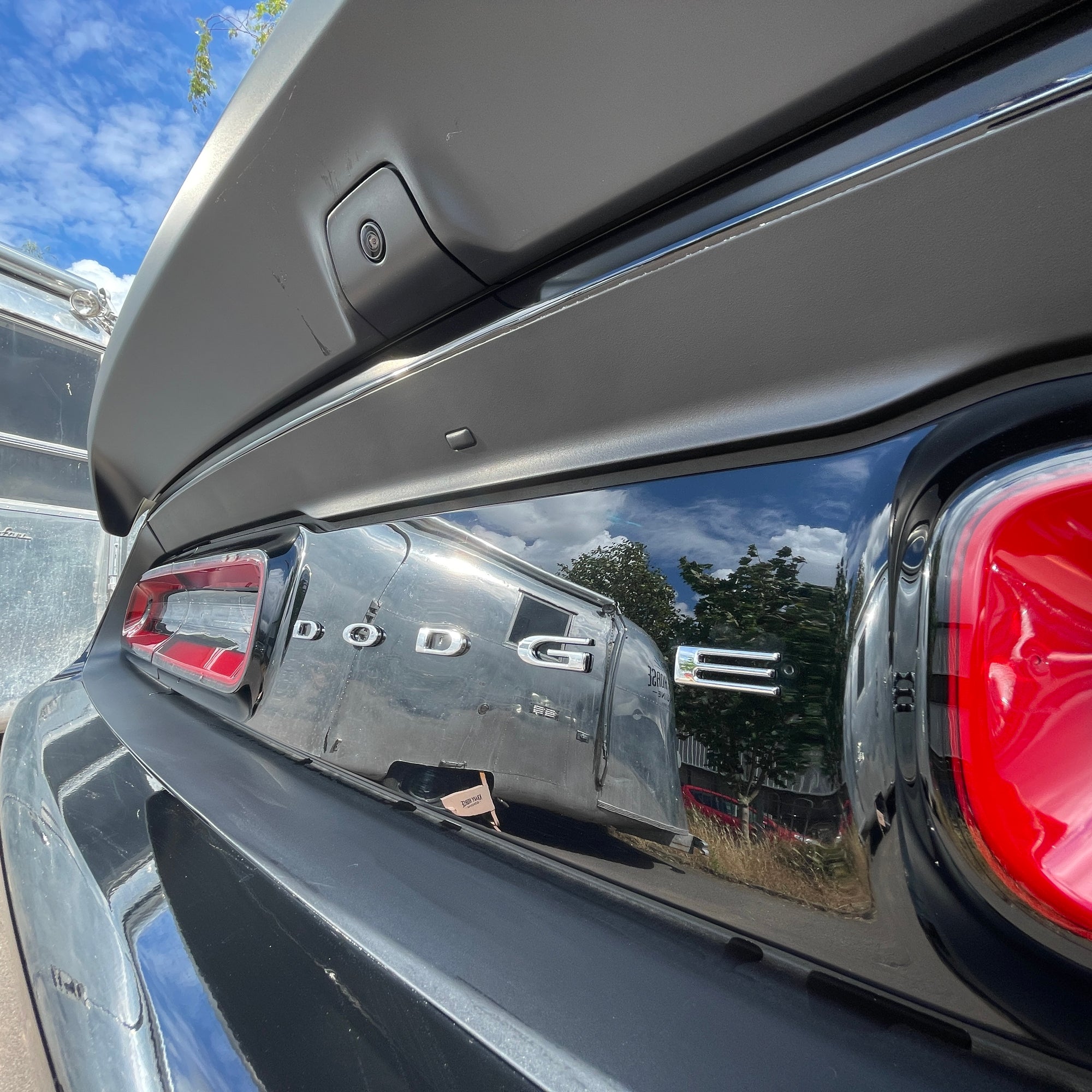 DODGE SRT HELLCAT WIDEBODY - PITCH BLACK WITH BLACK