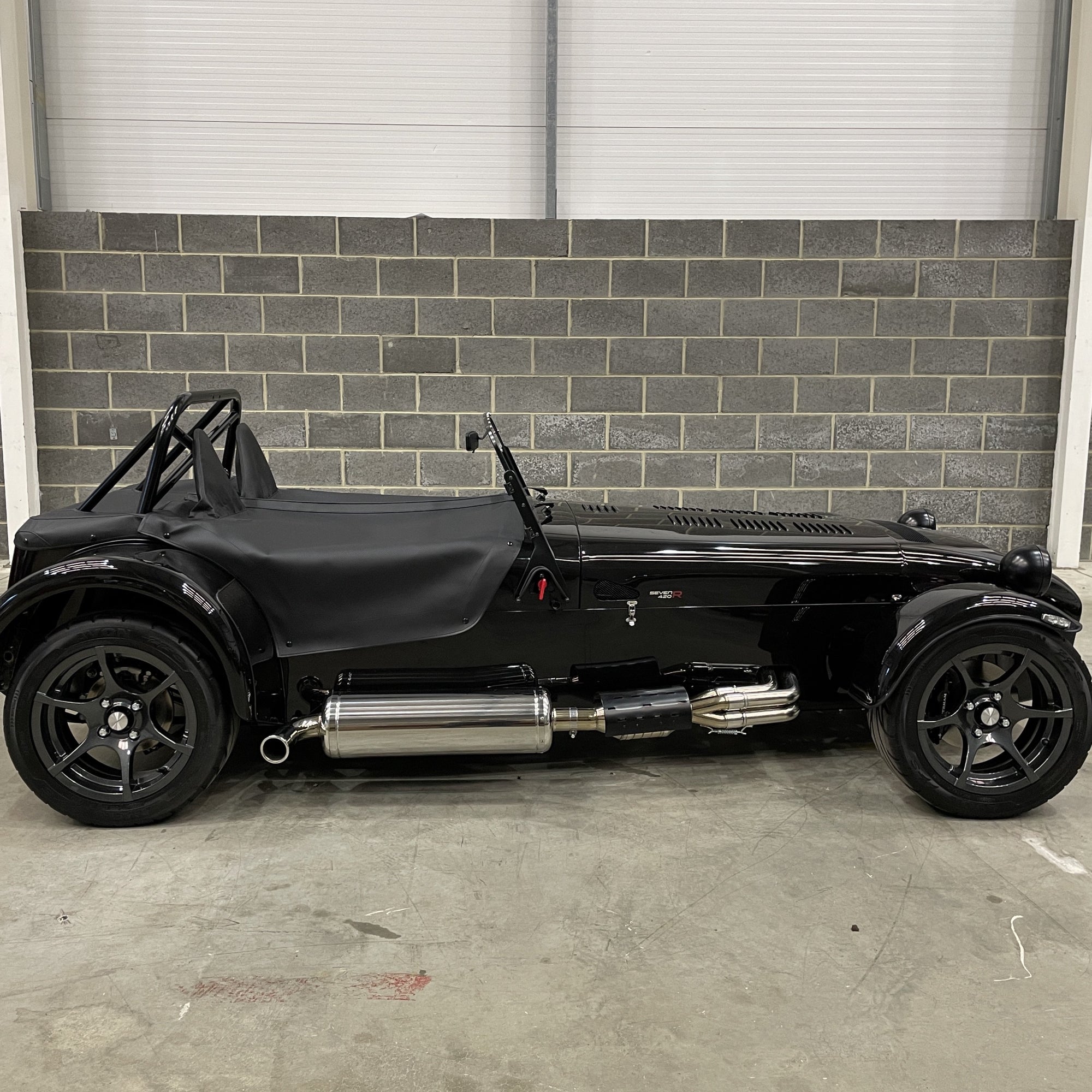 SOLD - CATERHAM SEVEN 420R LARGE CHASSIS - GRAVITY BLACK WITH BLACK
