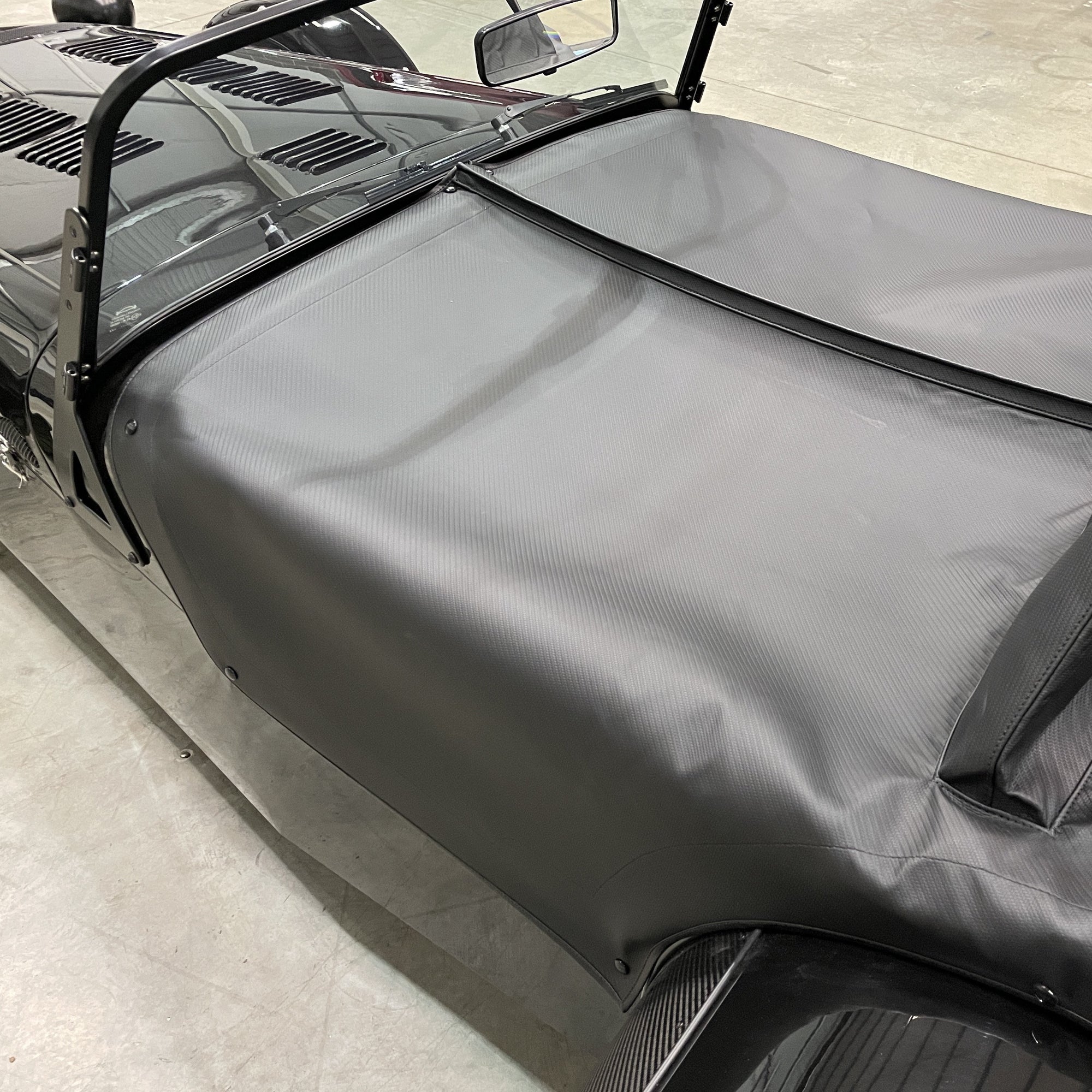 SOLD - CATERHAM SEVEN 420R LARGE CHASSIS - GRAVITY BLACK WITH BLACK