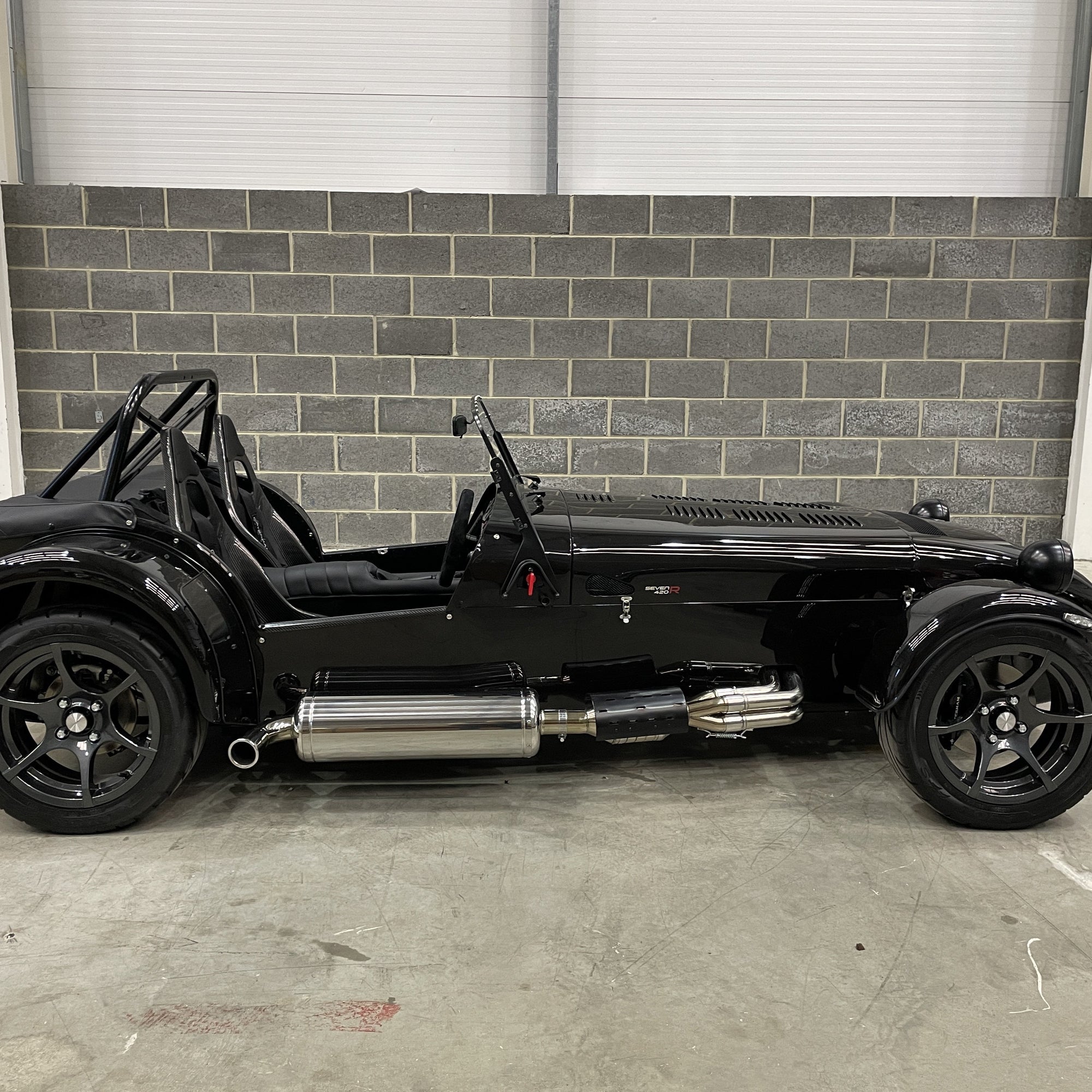 SOLD - CATERHAM SEVEN 420R LARGE CHASSIS - GRAVITY BLACK WITH BLACK