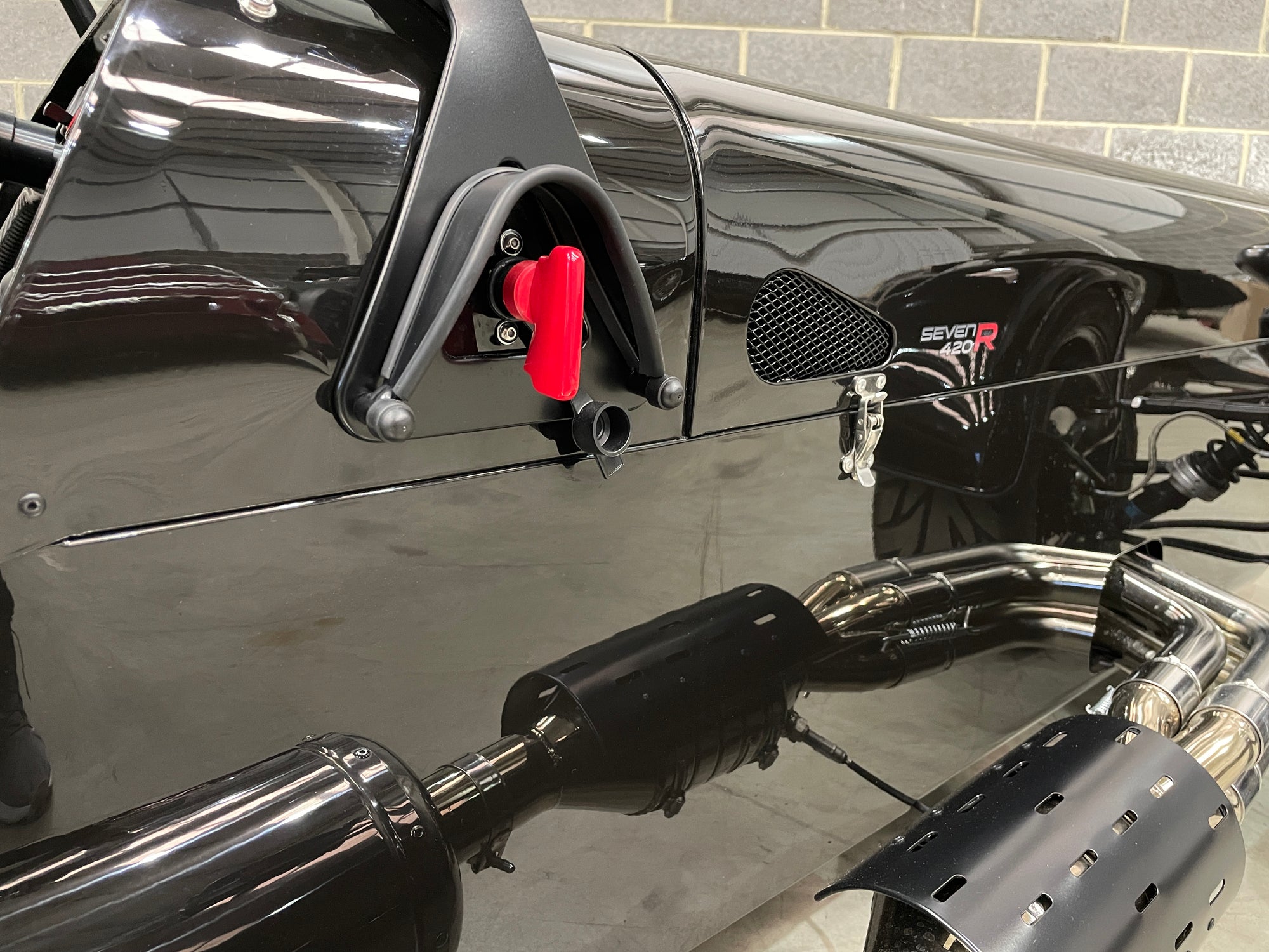 SOLD - CATERHAM SEVEN 420R LARGE CHASSIS - GRAVITY BLACK WITH BLACK