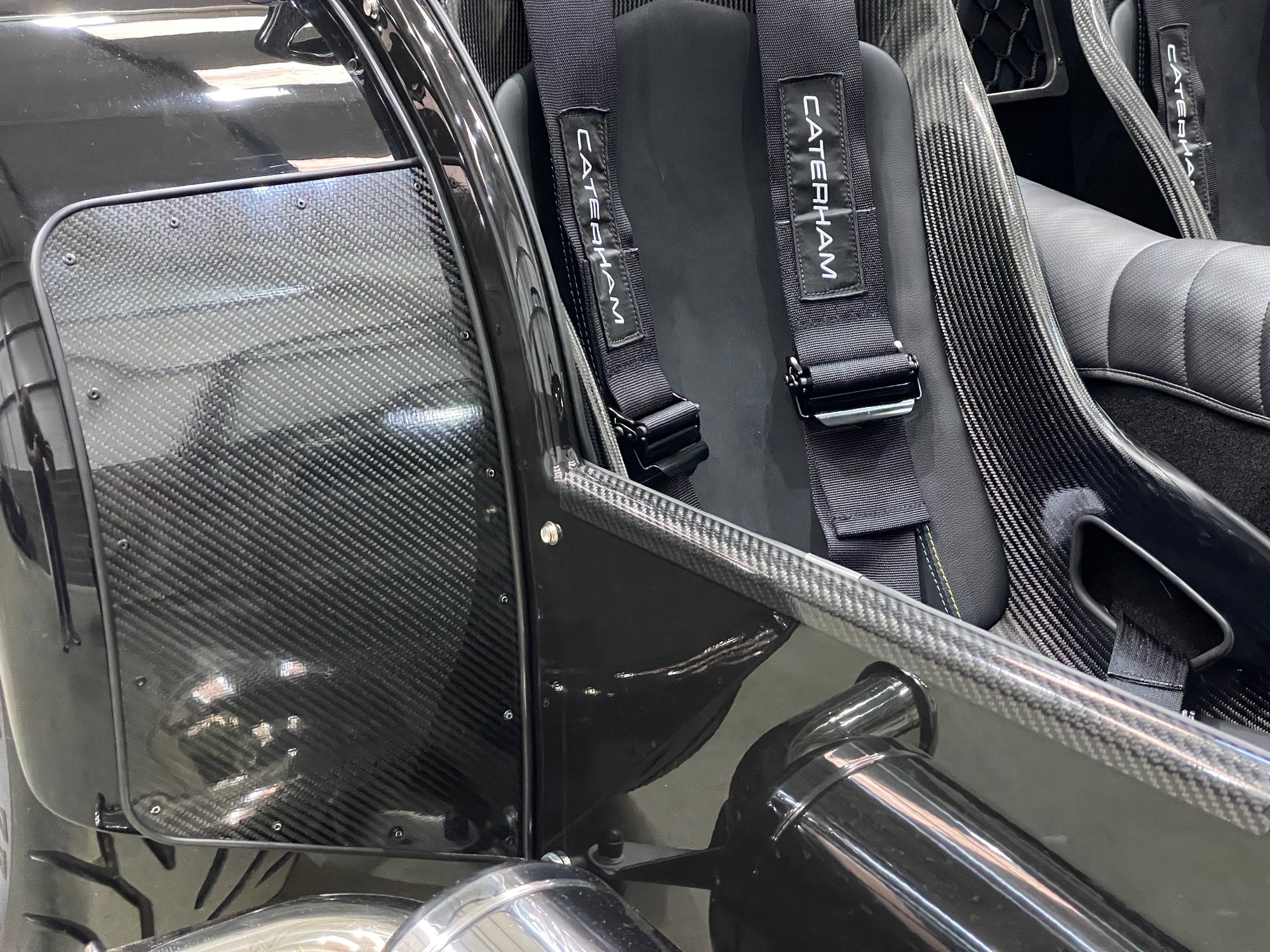 SOLD - CATERHAM SEVEN 420R LARGE CHASSIS - GRAVITY BLACK WITH BLACK