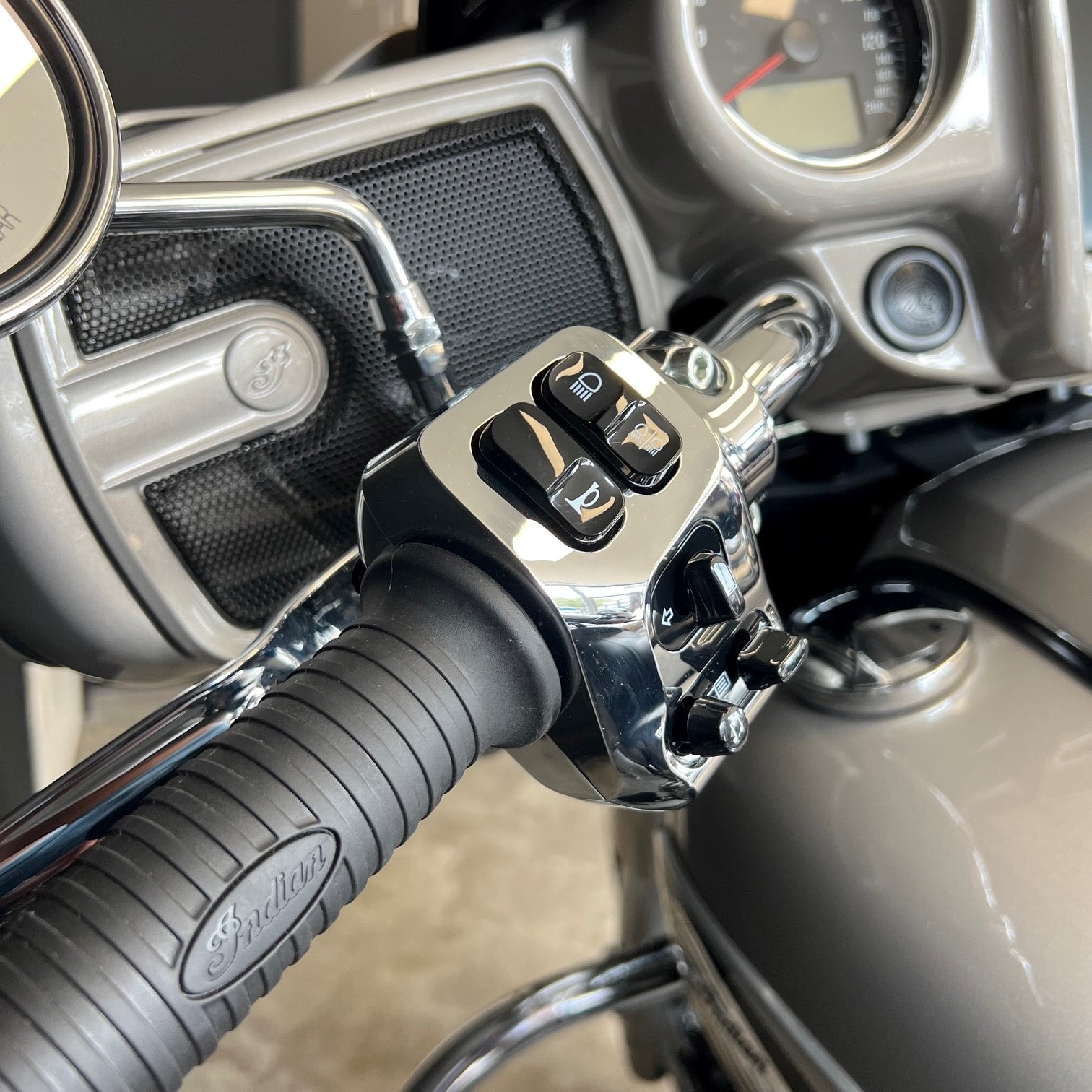 Indian Chieftain Limited - Silver Quarts Metallic - Krazy Horse Indian Chieftain Limited - Silver Quarts Metallic - Krazy Horse