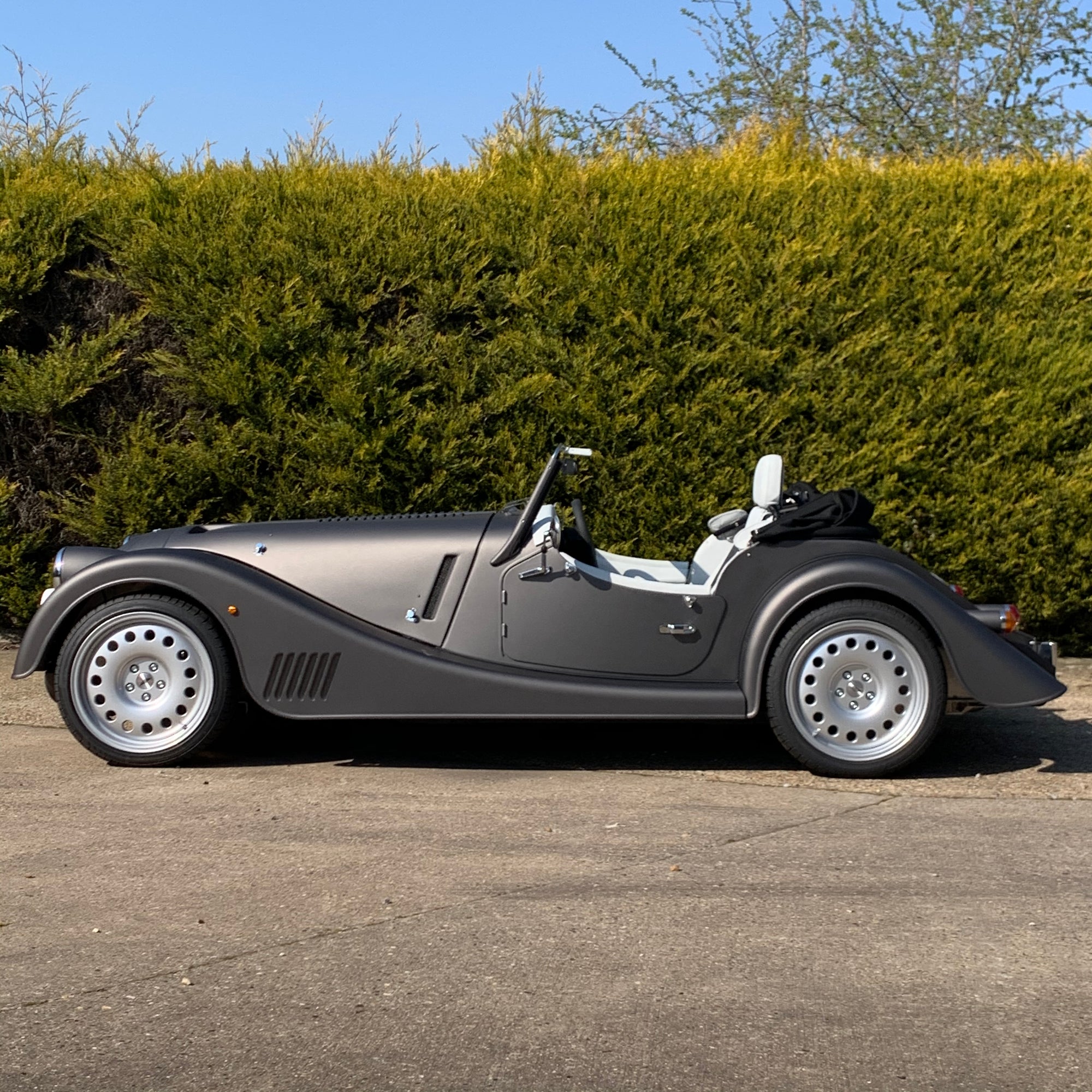 SOLD - Morgan Plus Six - 3.0 Auto - Silverstone track grey - Matt