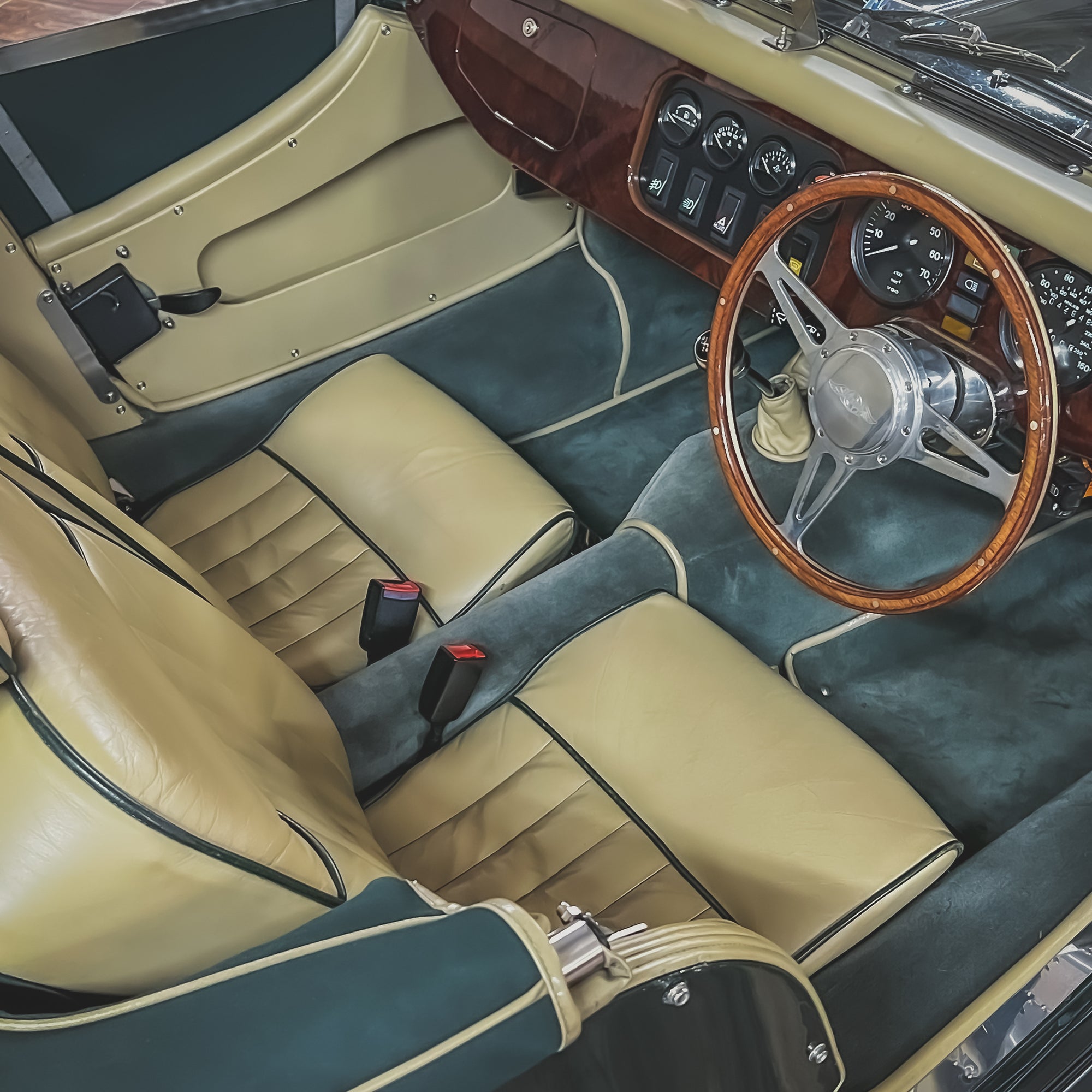 Morgan 4/4 1.6 Ford - Morgan Classic Old English White