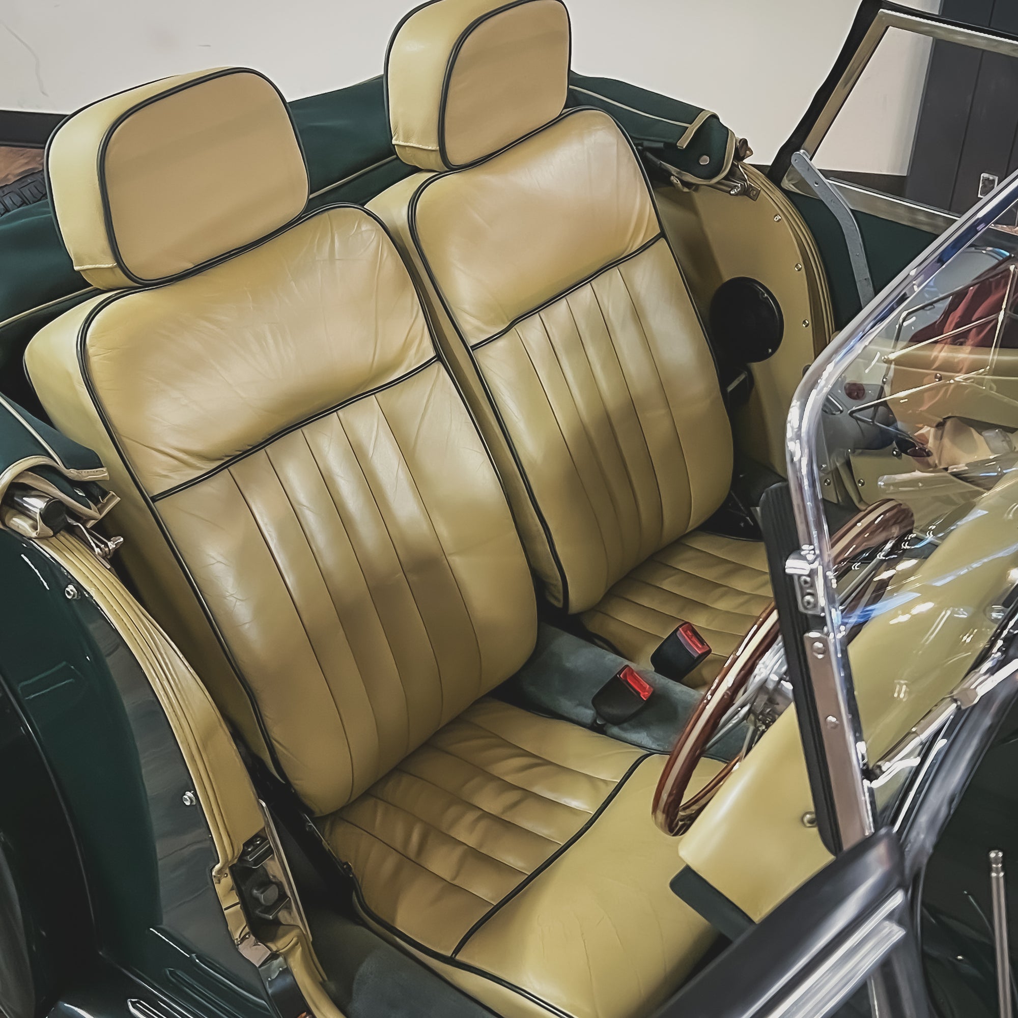 Morgan 4/4 1.6 Ford - Morgan Classic Old English White