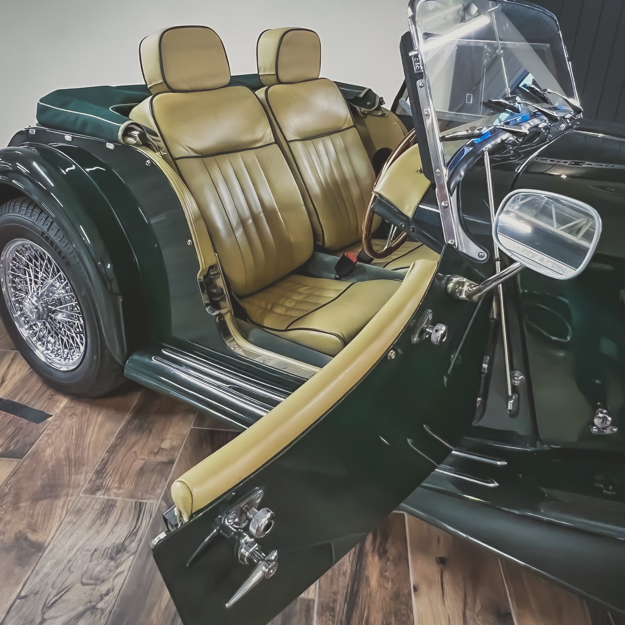 Morgan 4/4 1.6 Ford - Morgan Classic Old English White