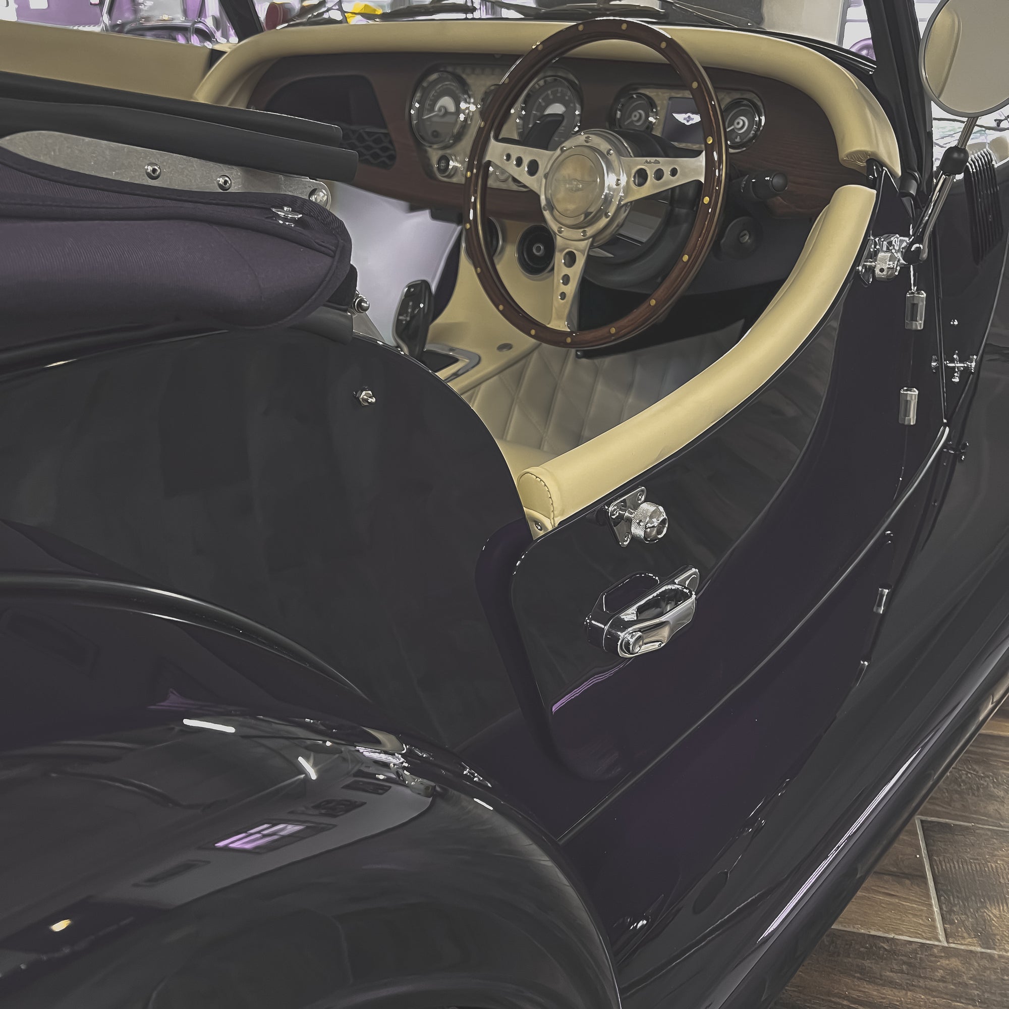 Morgan Plus Four Automatic - Classic Ferrari Midnight Blue