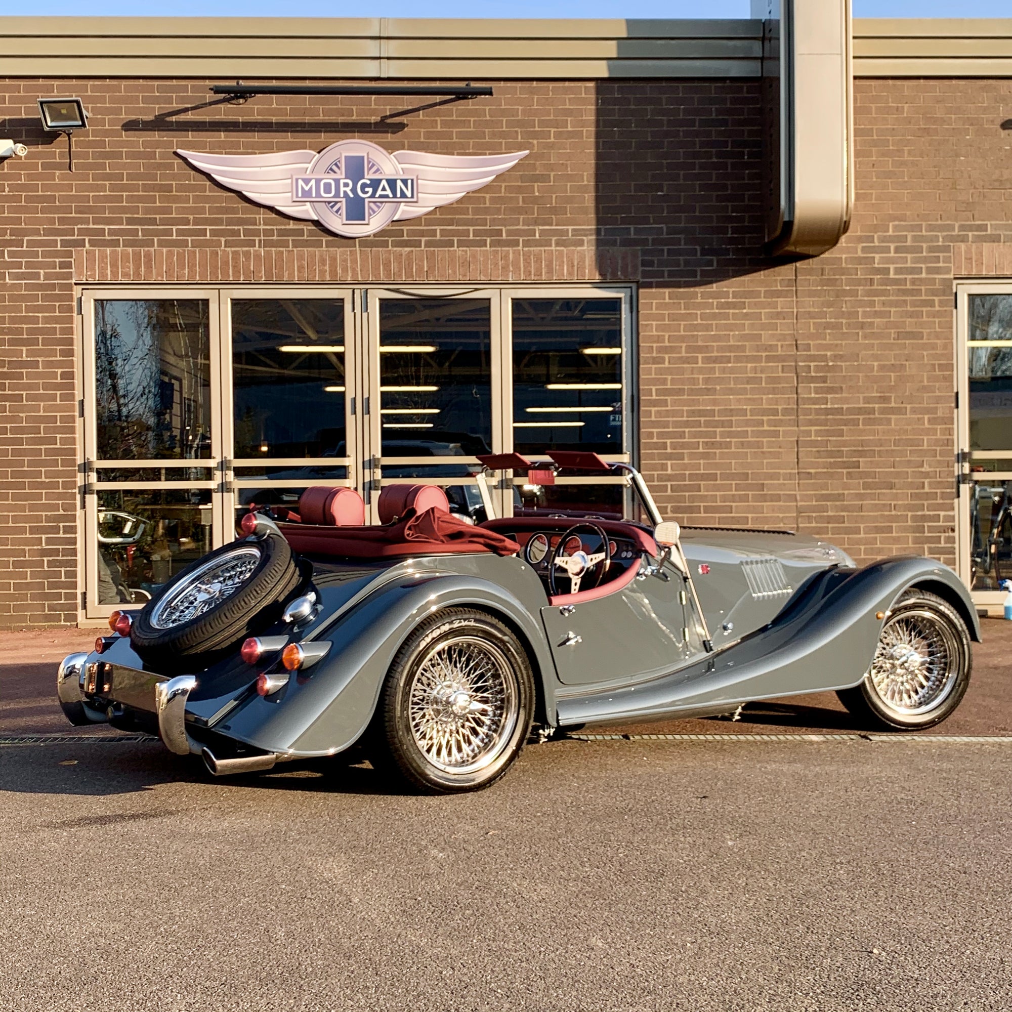 SOLD - Morgan Roadster 3.7 - Classic Dark Grey