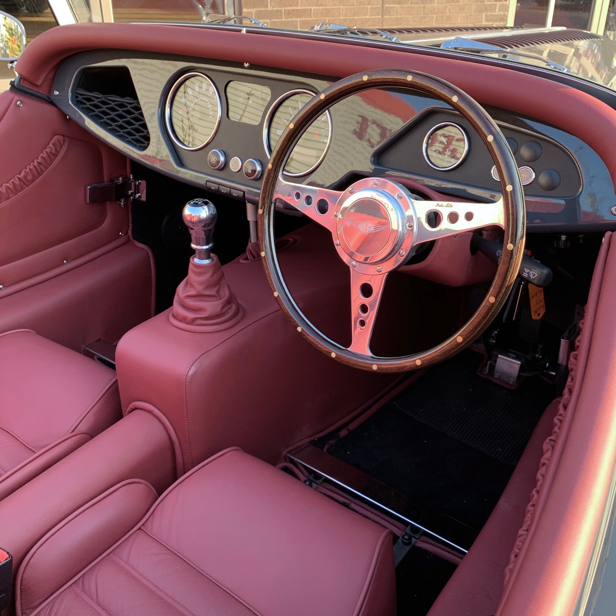 SOLD - Morgan Roadster 3.7 - Classic Dark Grey