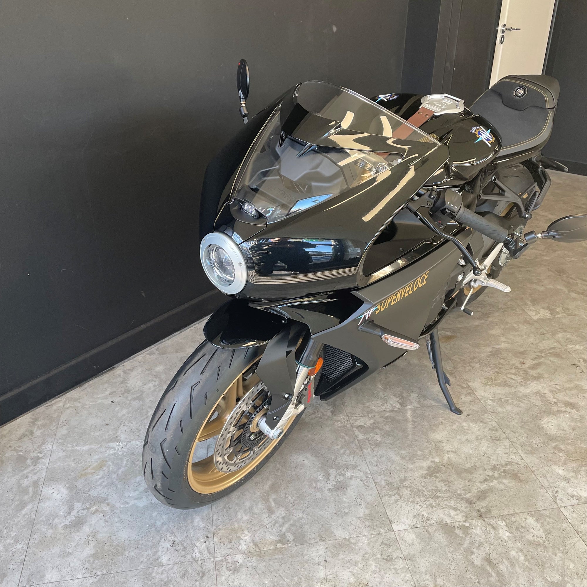 MV Agusta - Superveloce - Nero/Grigio Black/Grey - PreLoved