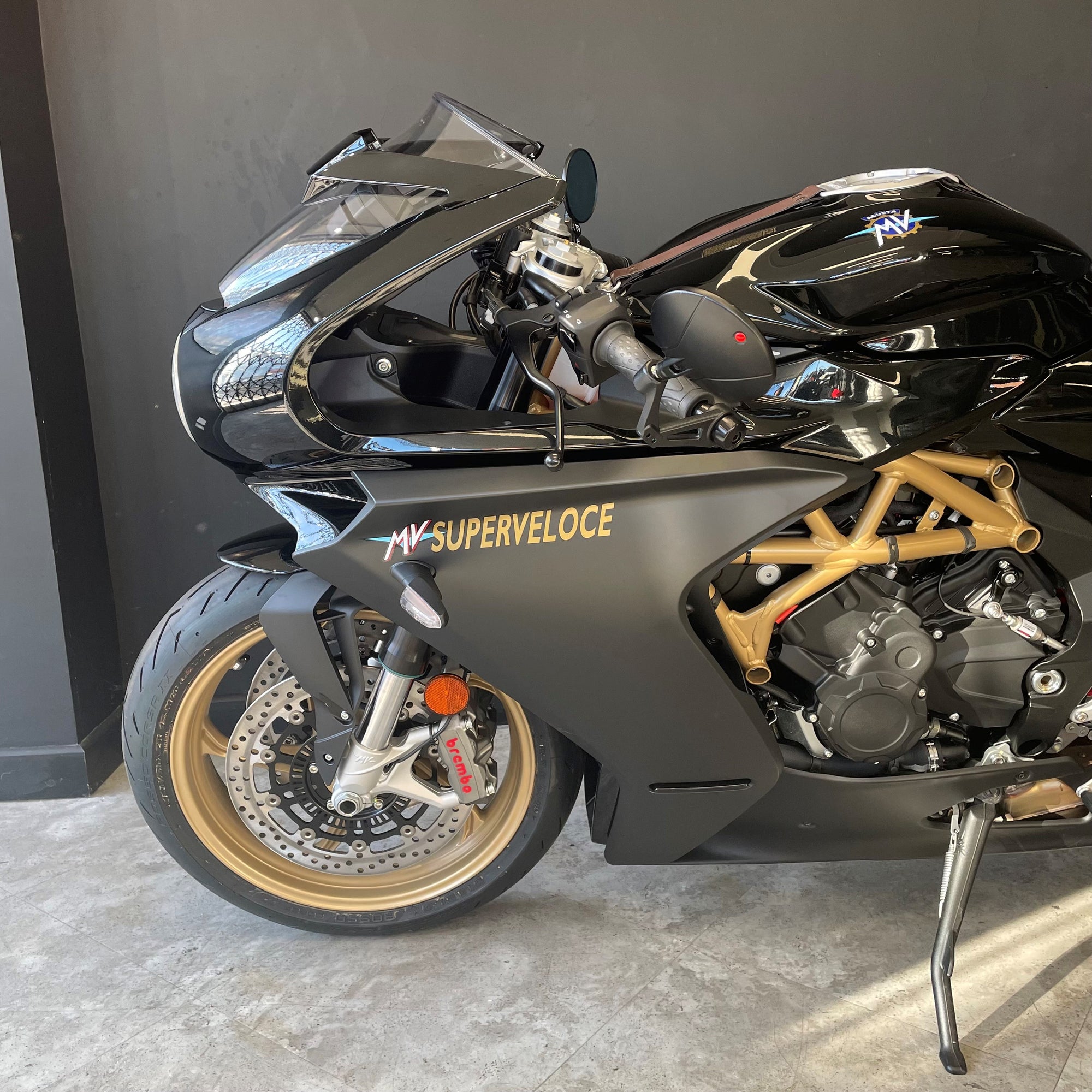MV Agusta - Superveloce - Nero/Grigio Black/Grey - PreLoved